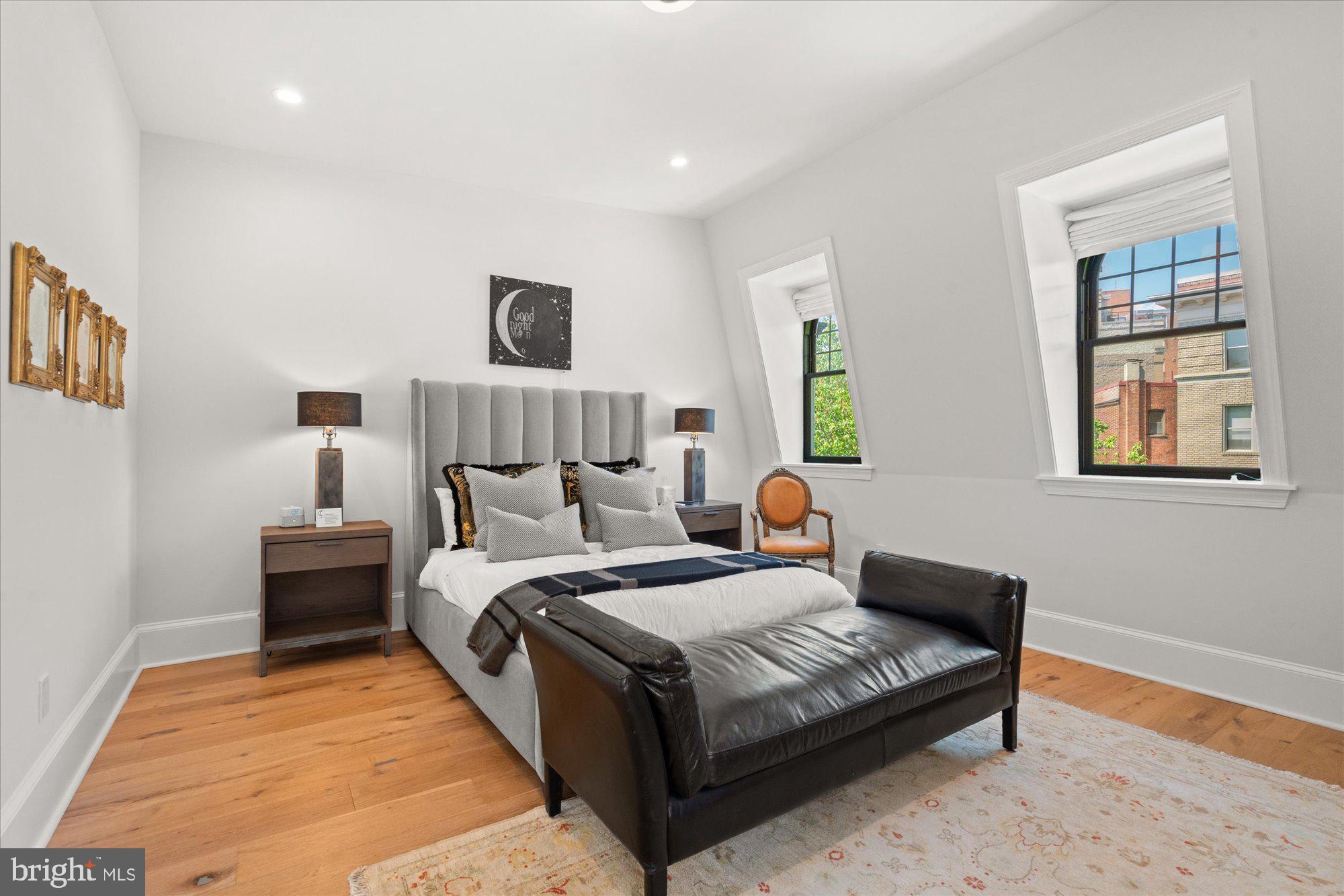 WOODLEY PARK - Residential