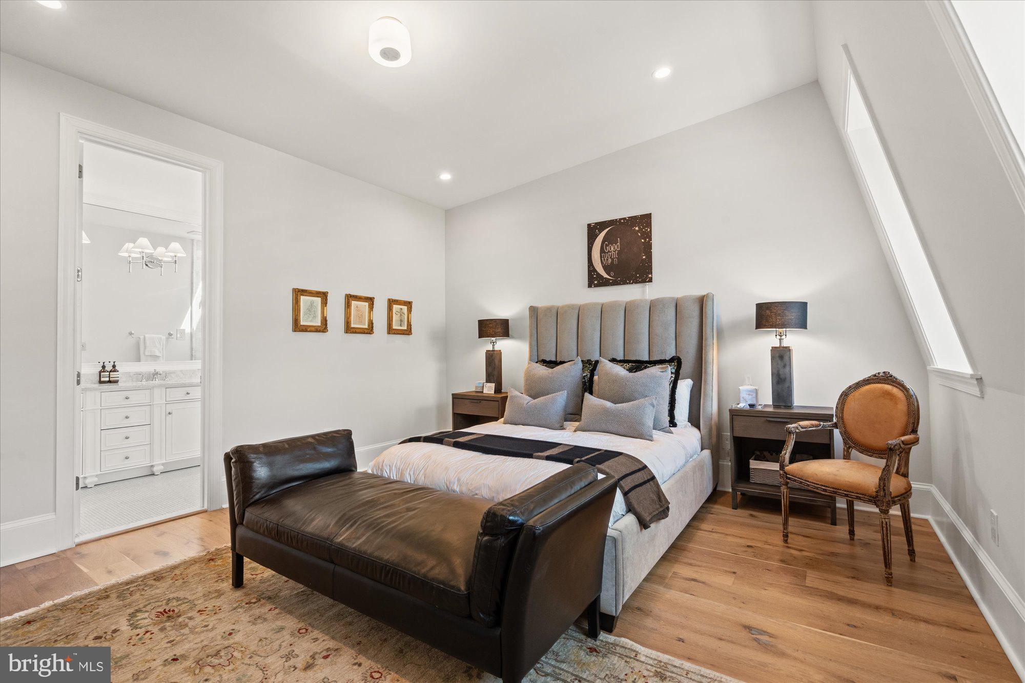 WOODLEY PARK - Residential