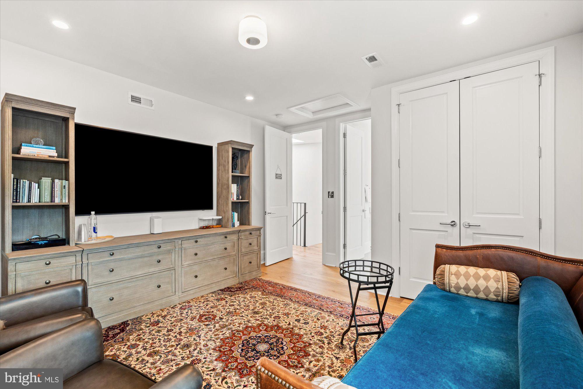 WOODLEY PARK - Residential