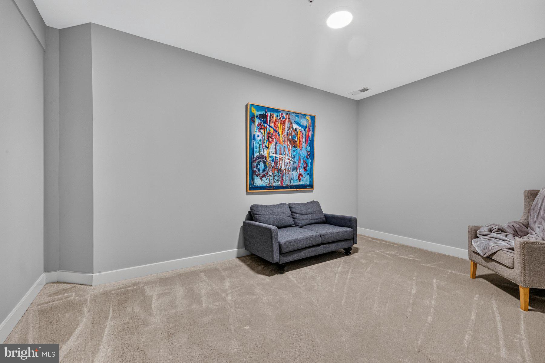 KENSINGTON HEIGHTS - Residential