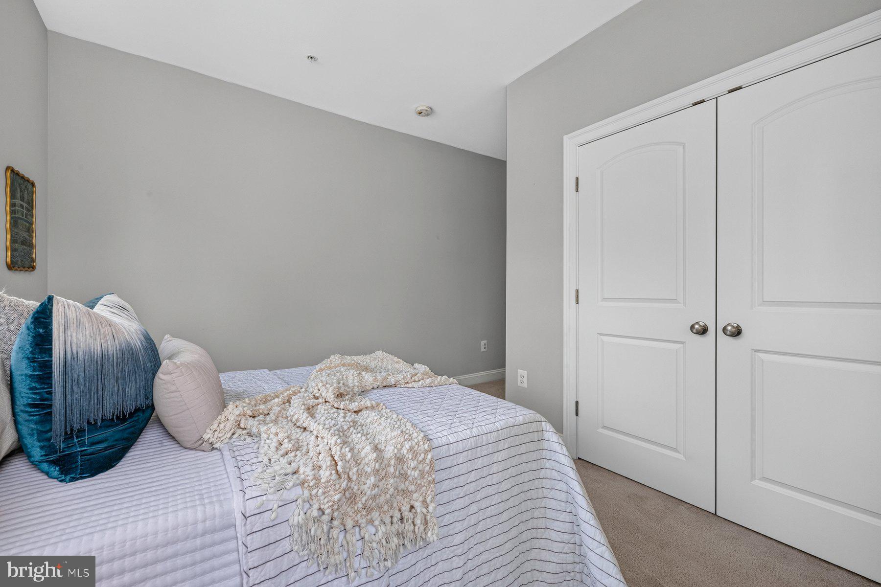 KENSINGTON HEIGHTS - Residential