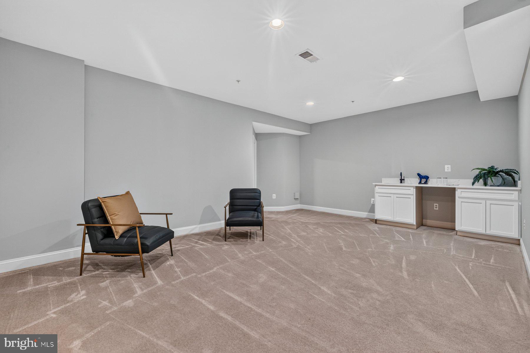 KENSINGTON HEIGHTS - Residential