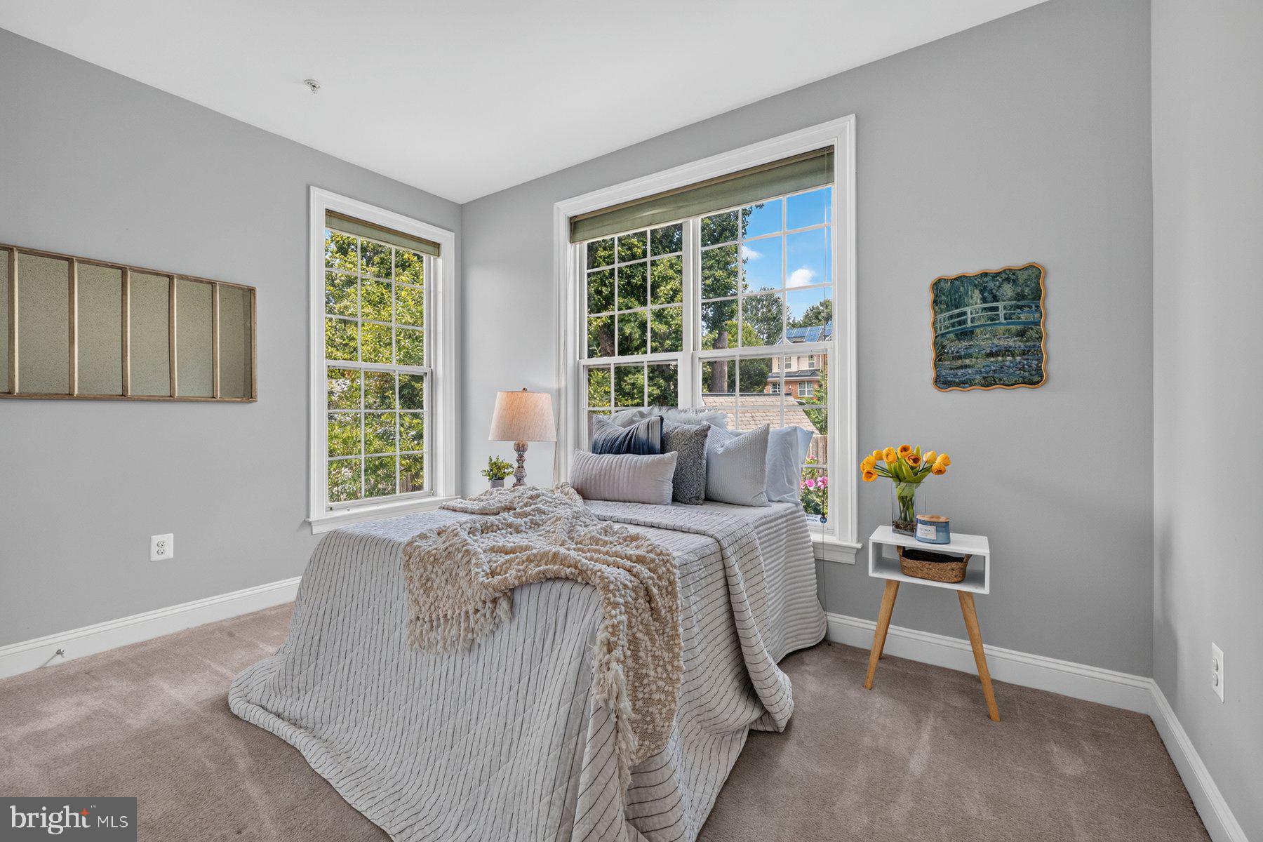 KENSINGTON HEIGHTS - Residential