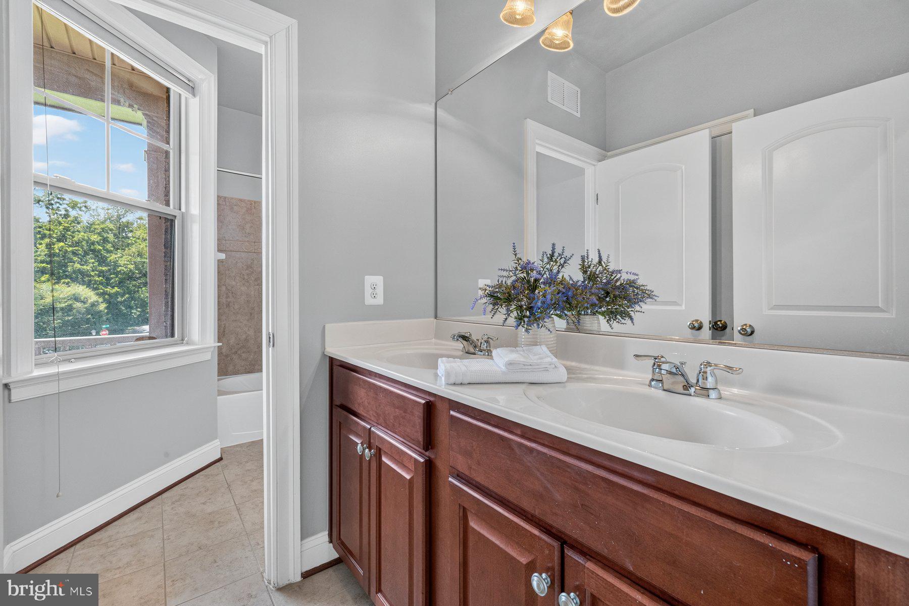 KENSINGTON HEIGHTS - Residential
