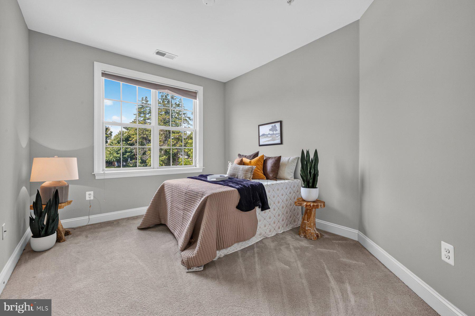 KENSINGTON HEIGHTS - Residential