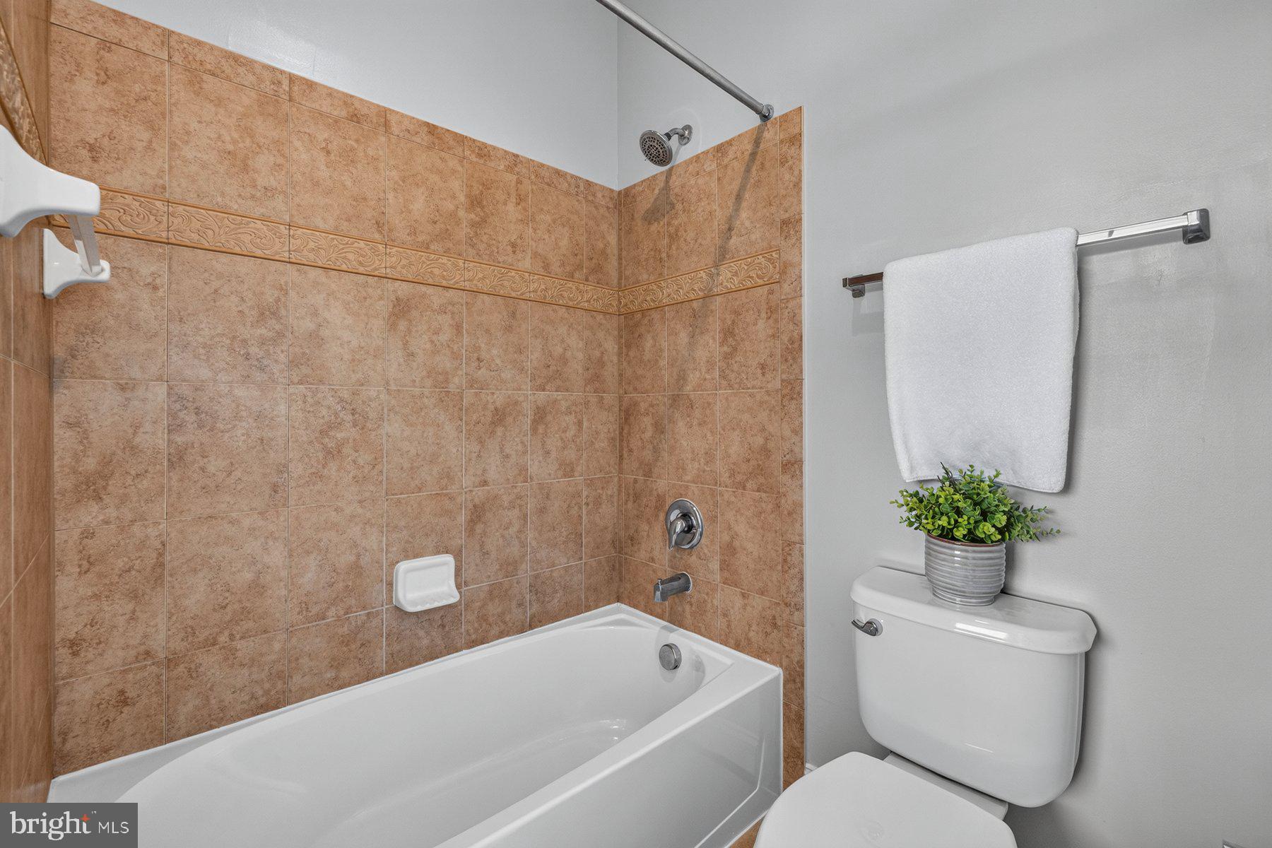 KENSINGTON HEIGHTS - Residential