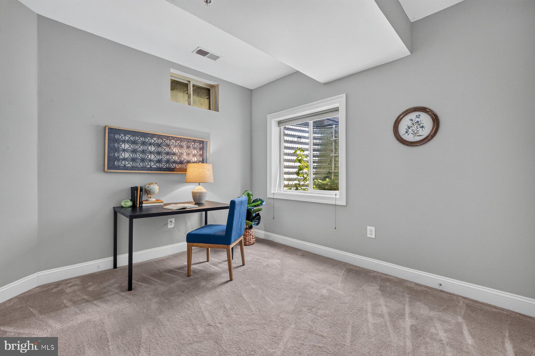 KENSINGTON HEIGHTS - Residential