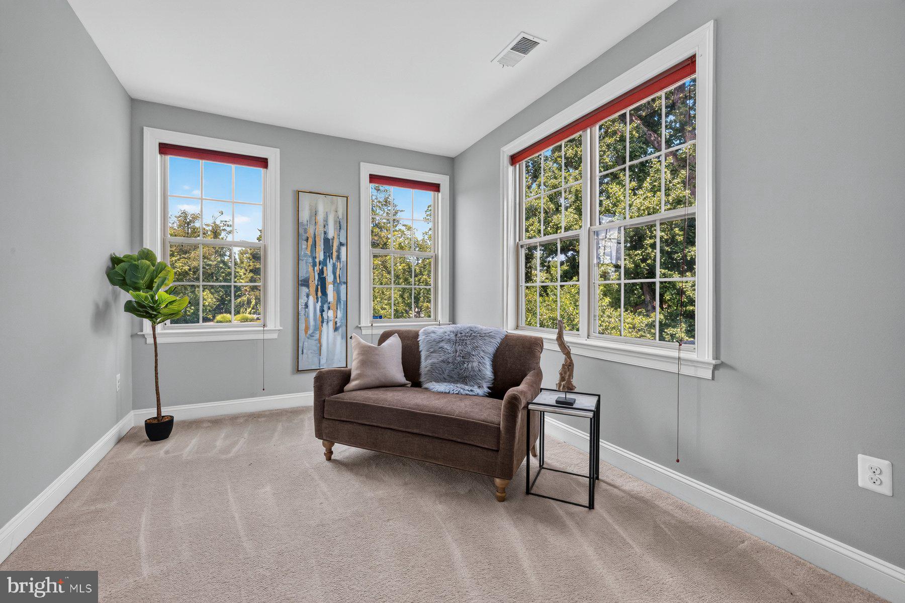 KENSINGTON HEIGHTS - Residential