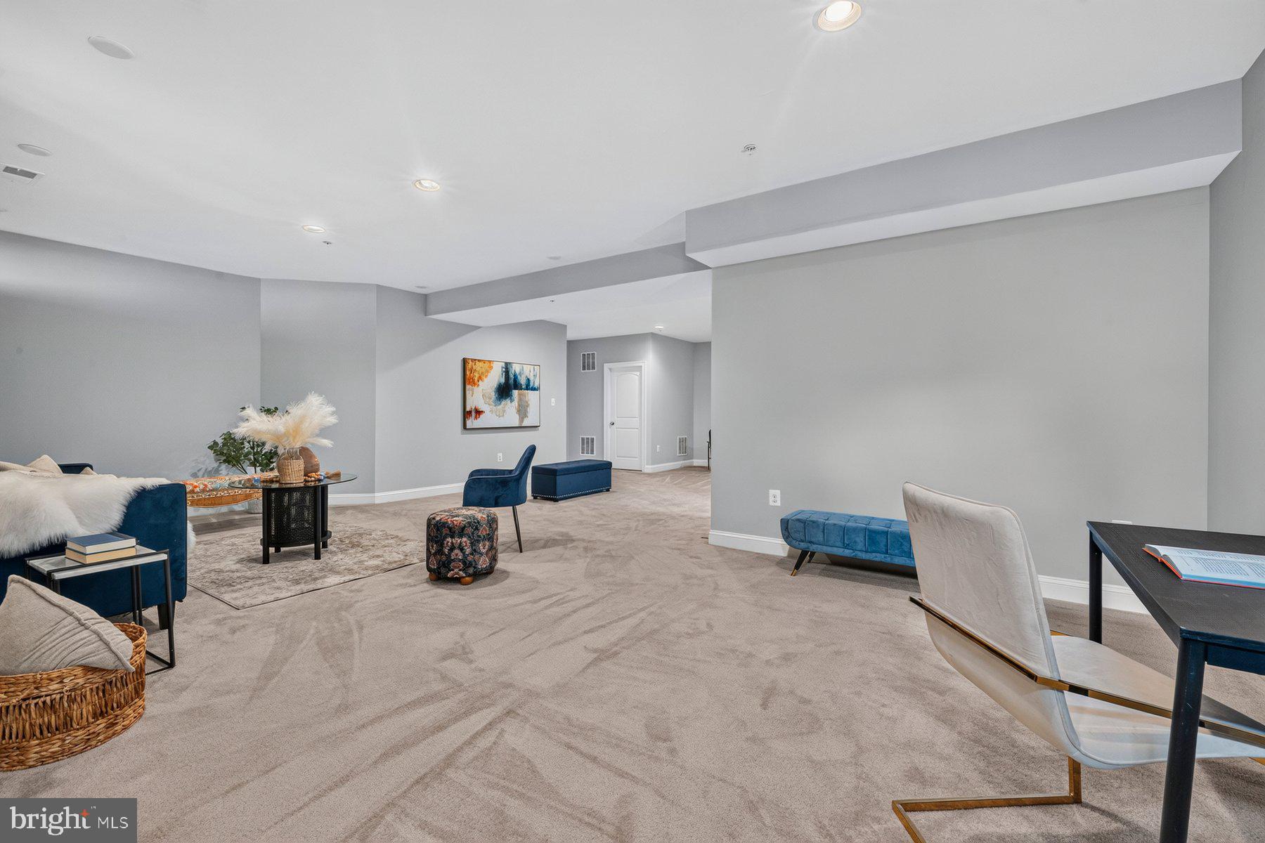 KENSINGTON HEIGHTS - Residential