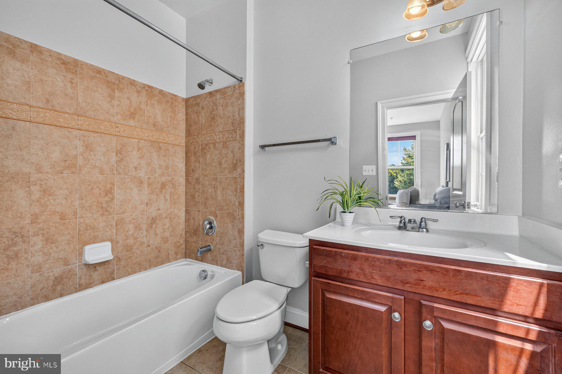 KENSINGTON HEIGHTS - Residential
