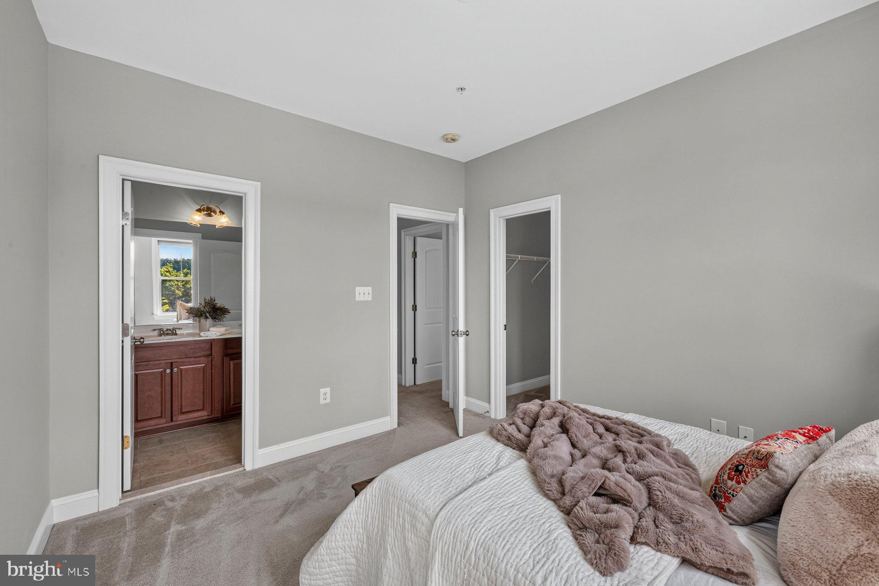 KENSINGTON HEIGHTS - Residential