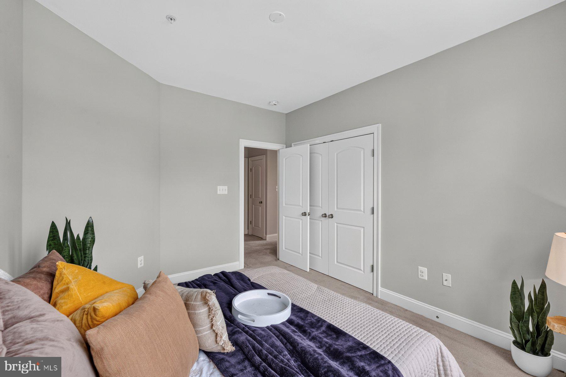 KENSINGTON HEIGHTS - Residential