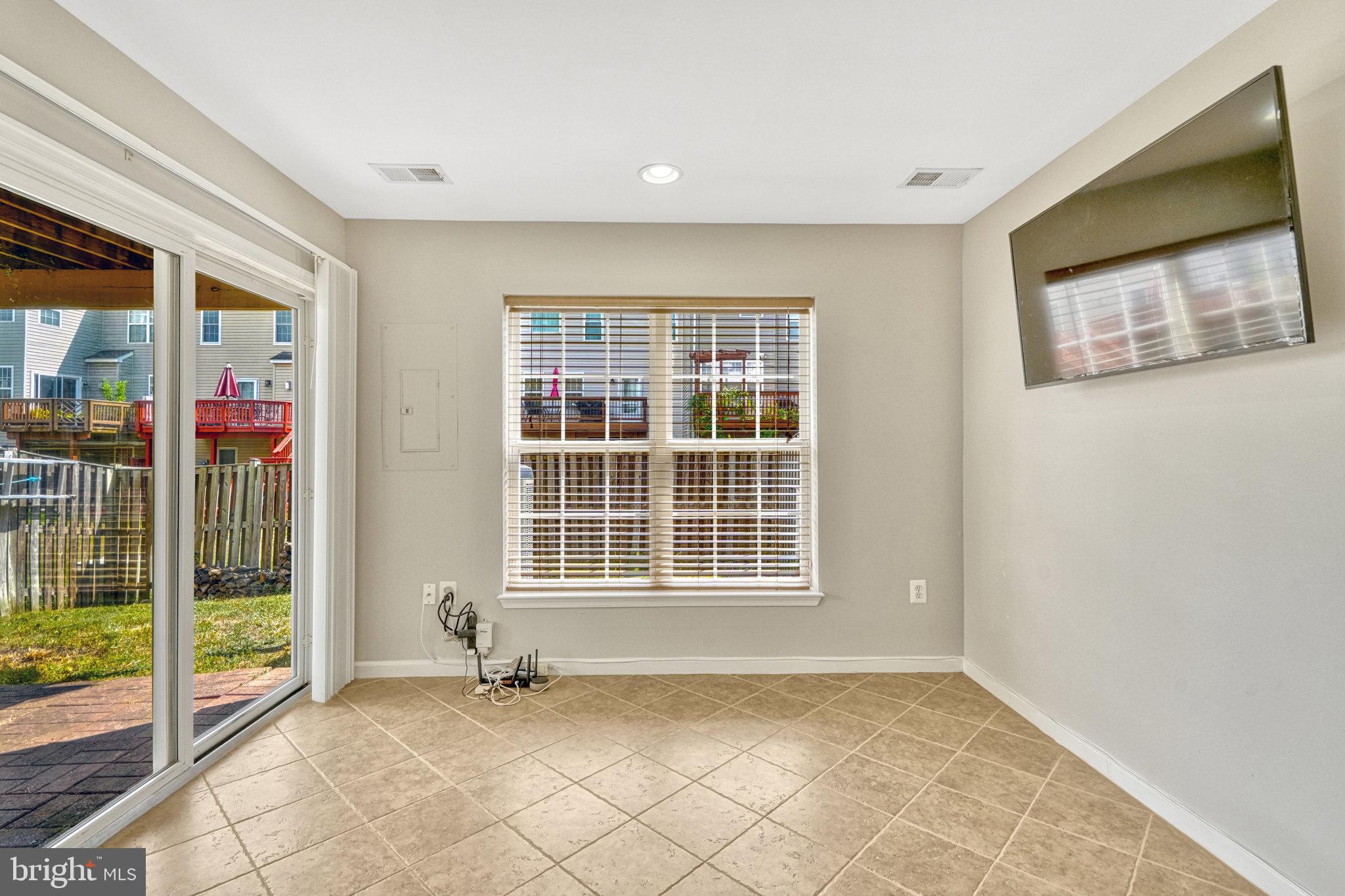 SOUTH RIDING - Residential