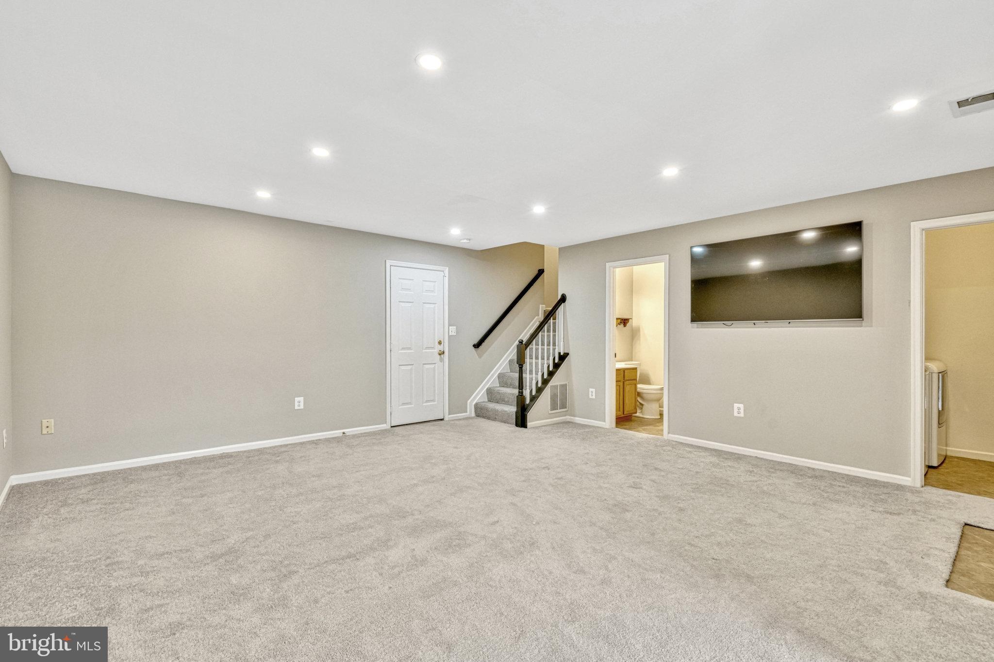 SOUTH RIDING - Residential