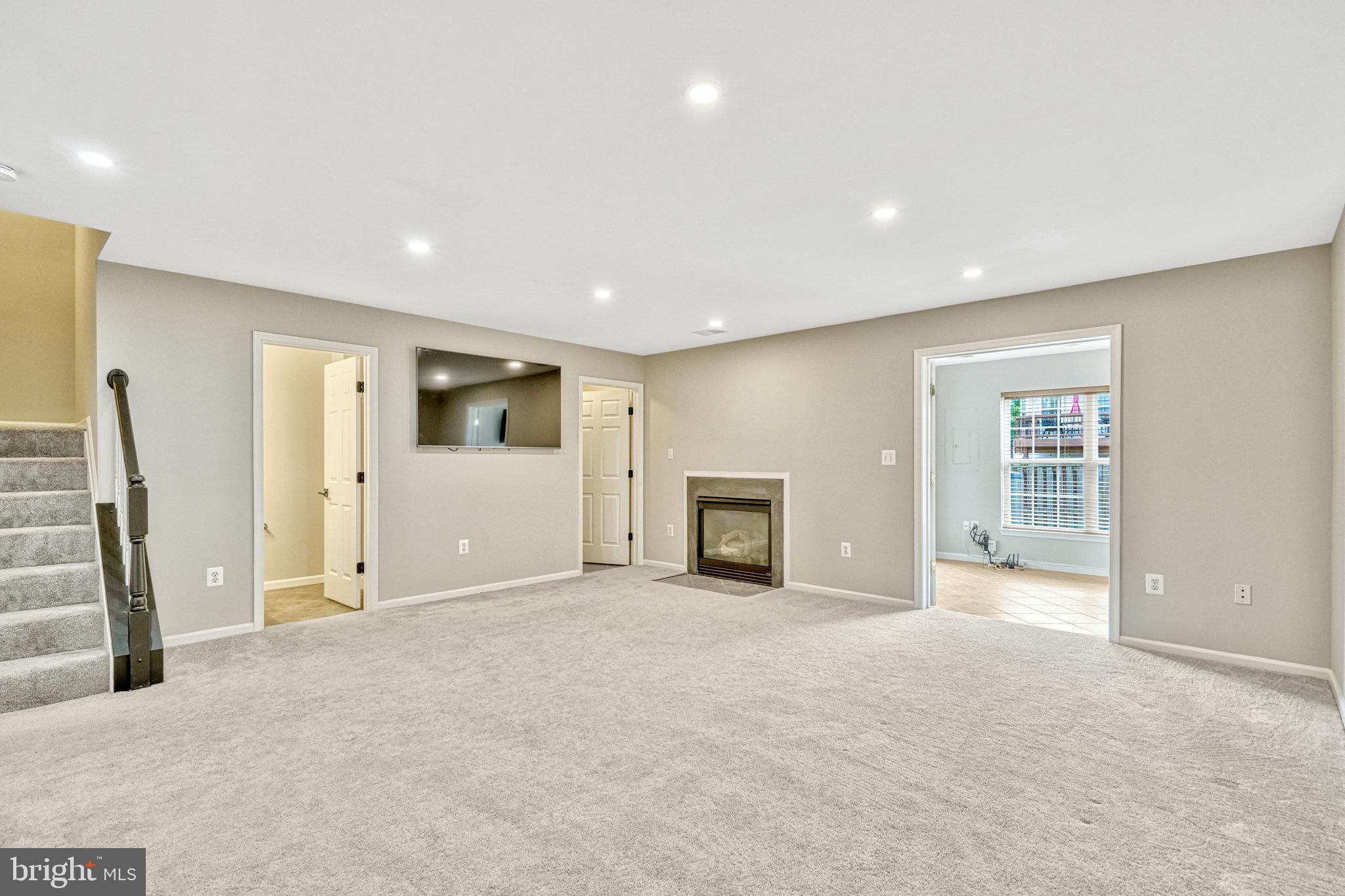 SOUTH RIDING - Residential