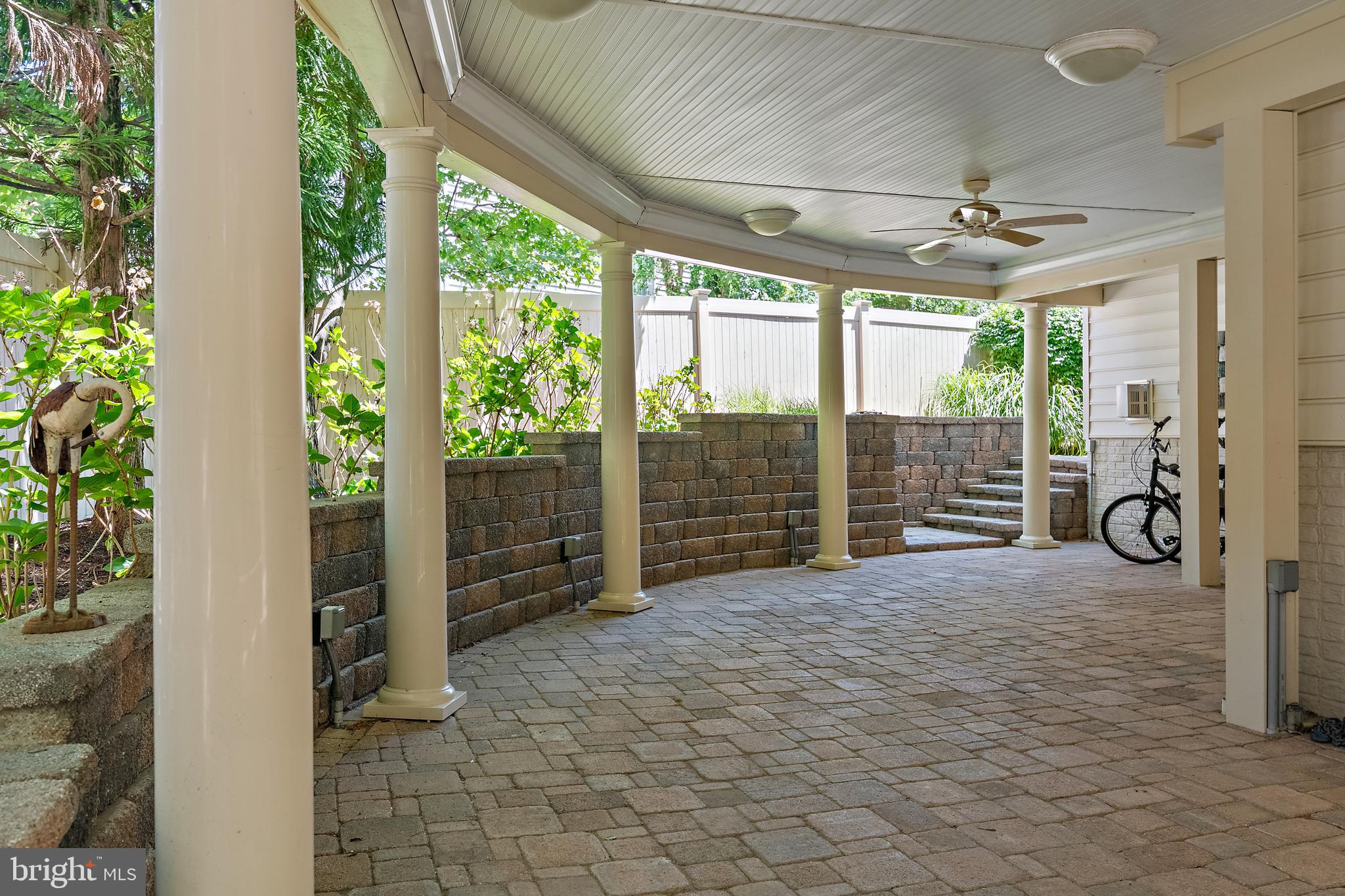 BOWEN MANOR - Residential