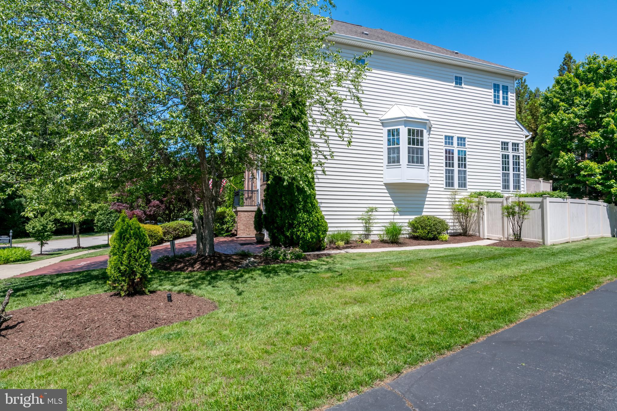 BOWEN MANOR - Residential