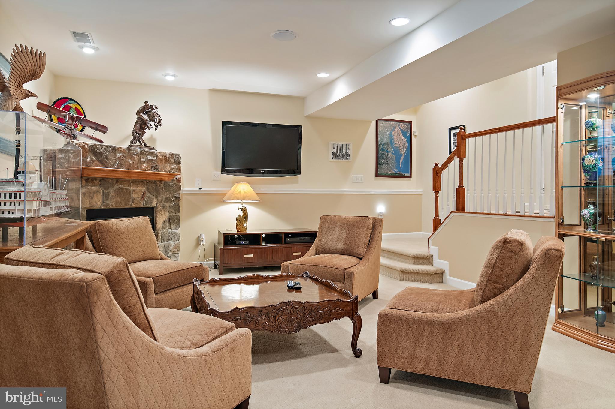 BOWEN MANOR - Residential