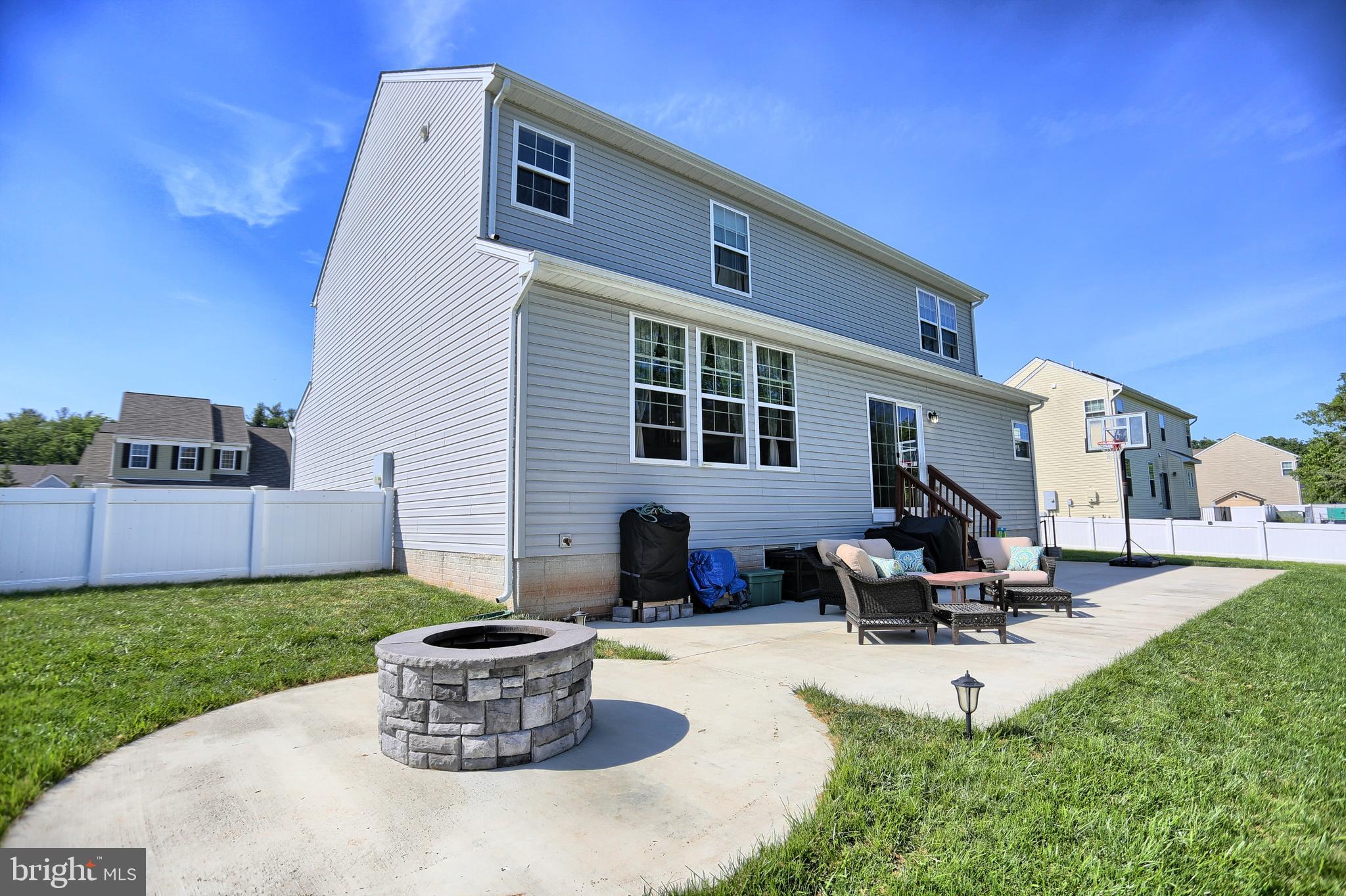 CREEKSIDE - Residential