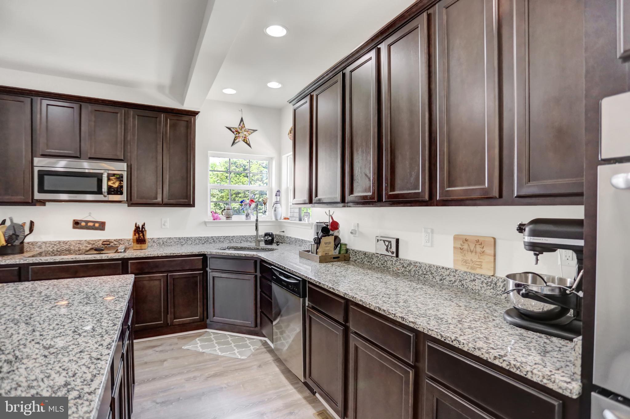 CREEKSIDE - Residential
