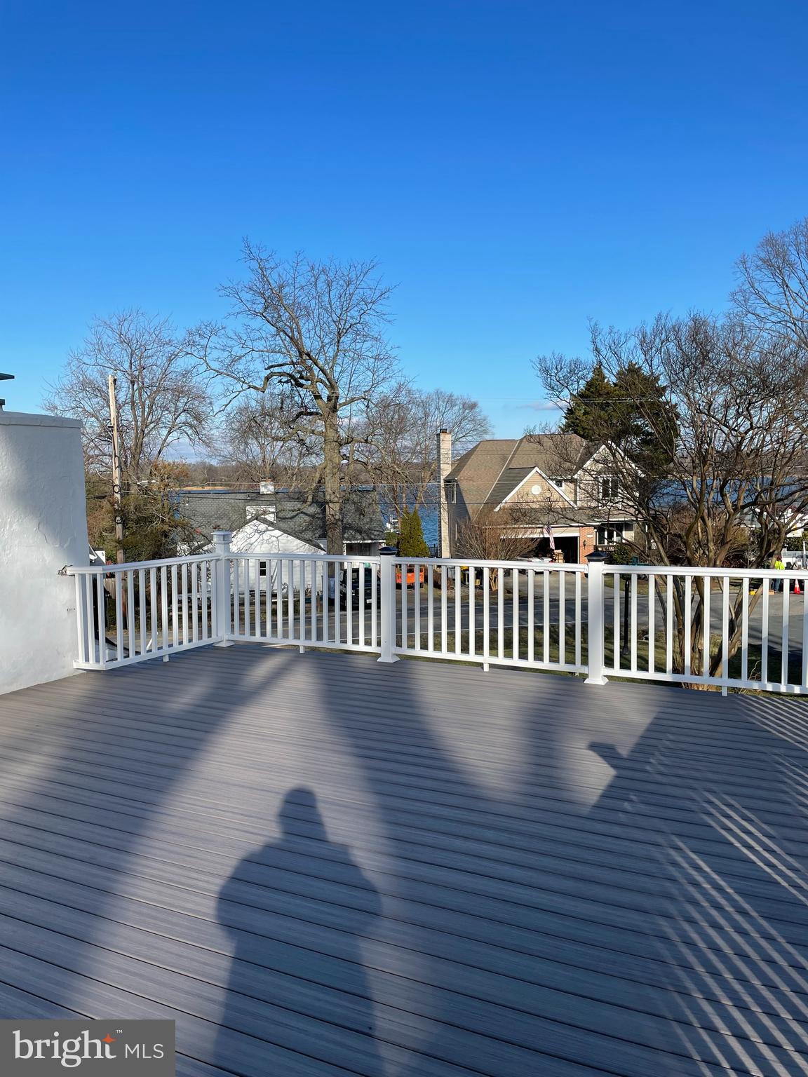 Don't miss out on this house in the desirable, amenity-rich neighborhood of Loch Haven. This home is on a corner lot . The main floor has gleaming hardwood floors. Large living room with the Beach cottage home charm. Large kitchen with dining attached. The 1 Bathroom has been updated. There are 3 ample-sized bedrooms. The laundry room is conveniently located off the kitchen in mud room. All of this is located in the desirable neighborhood of Loch Haven which has a beautiful community beach with a swim area, a large community marina right on the South River, tot lot, basketball courts, volleyball courts, pickle ball, the farm park and so much more. Don't miss out on this opportunity to rent in an amazing neighborhood. Fireplace is ornamental only