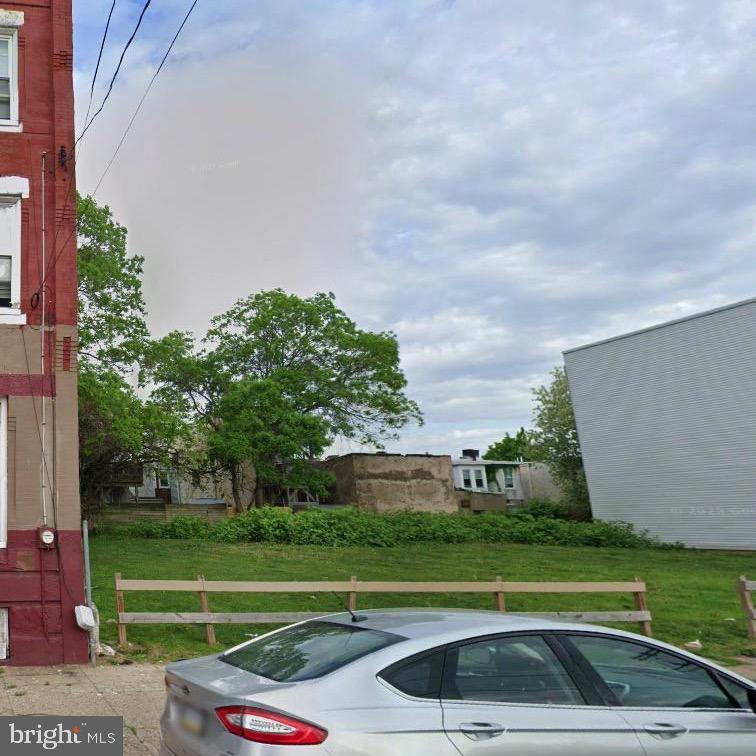 16x100 Lot near Temple University. Please do not go on property without permission.