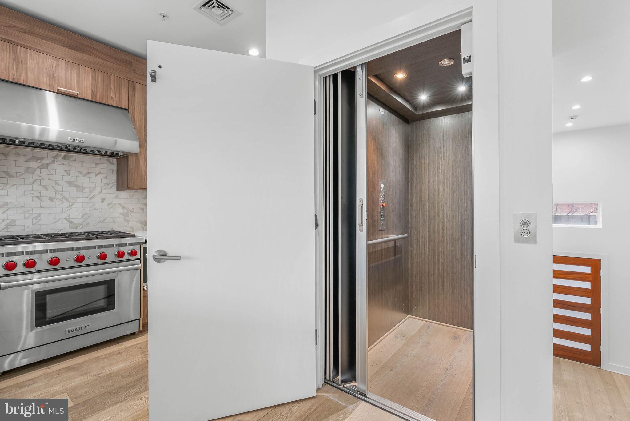 LOGAN SQUARE - Residential