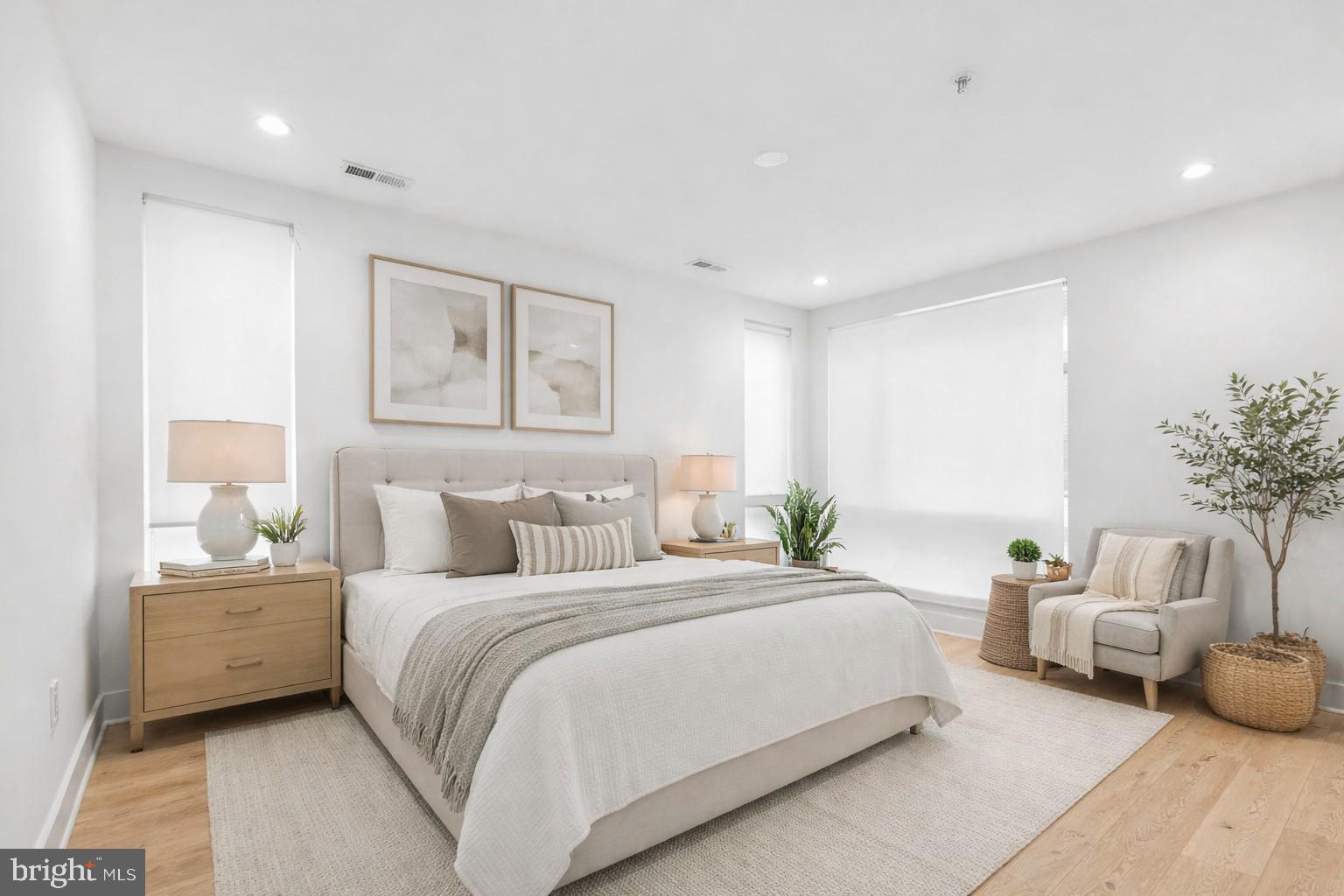 LOGAN SQUARE - Residential