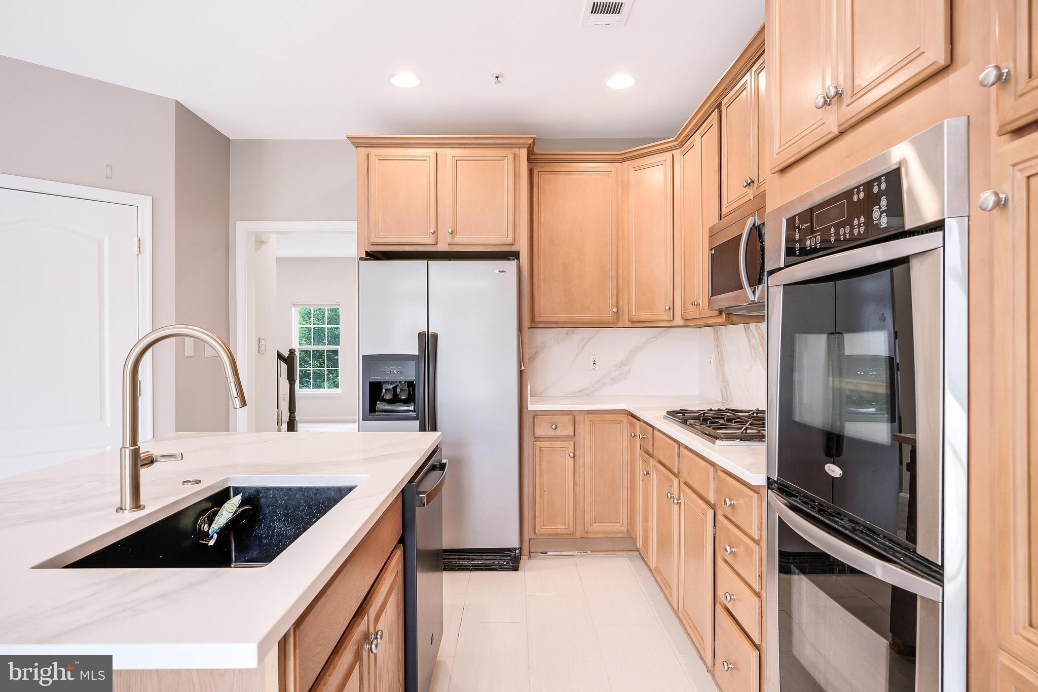THE TOWNES AT VILLAGE PLACE - Residential