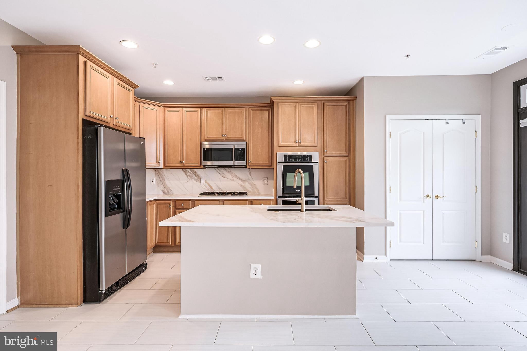 THE TOWNES AT VILLAGE PLACE - Residential