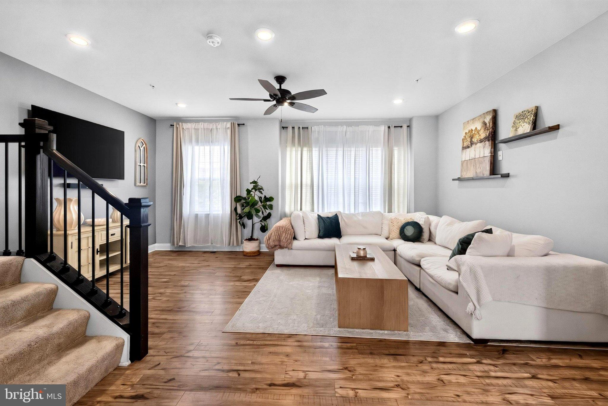 OXFORD SQUARE - Residential