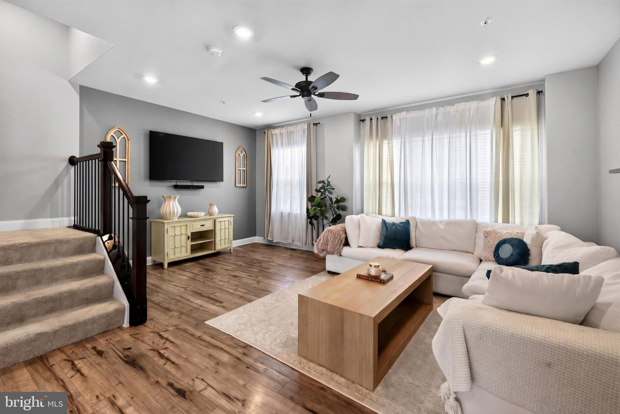 OXFORD SQUARE - Residential
