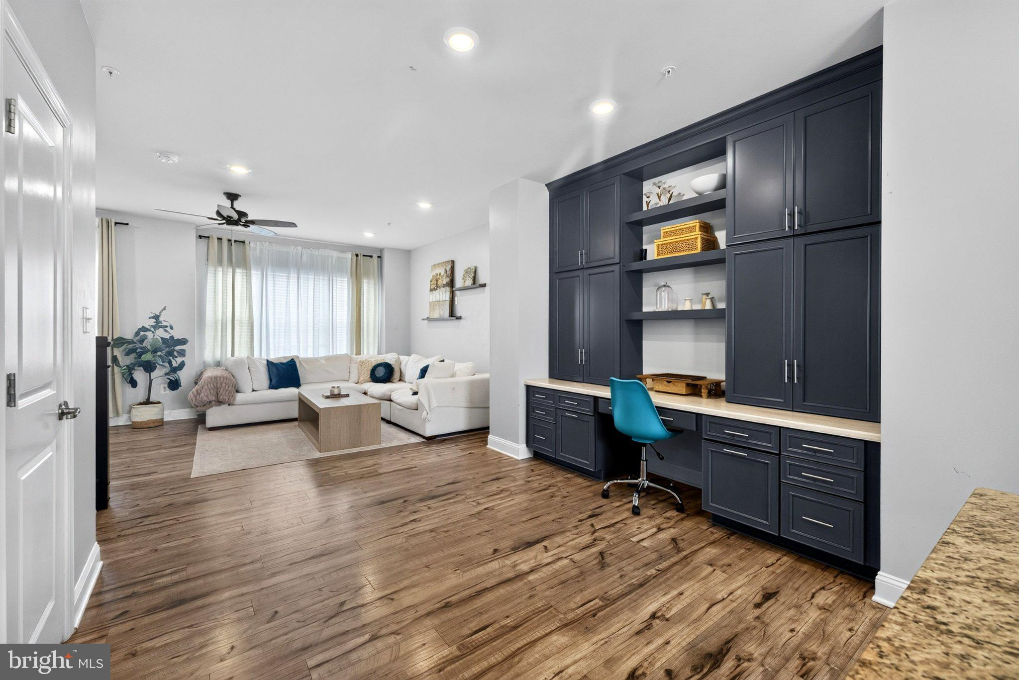 OXFORD SQUARE - Residential