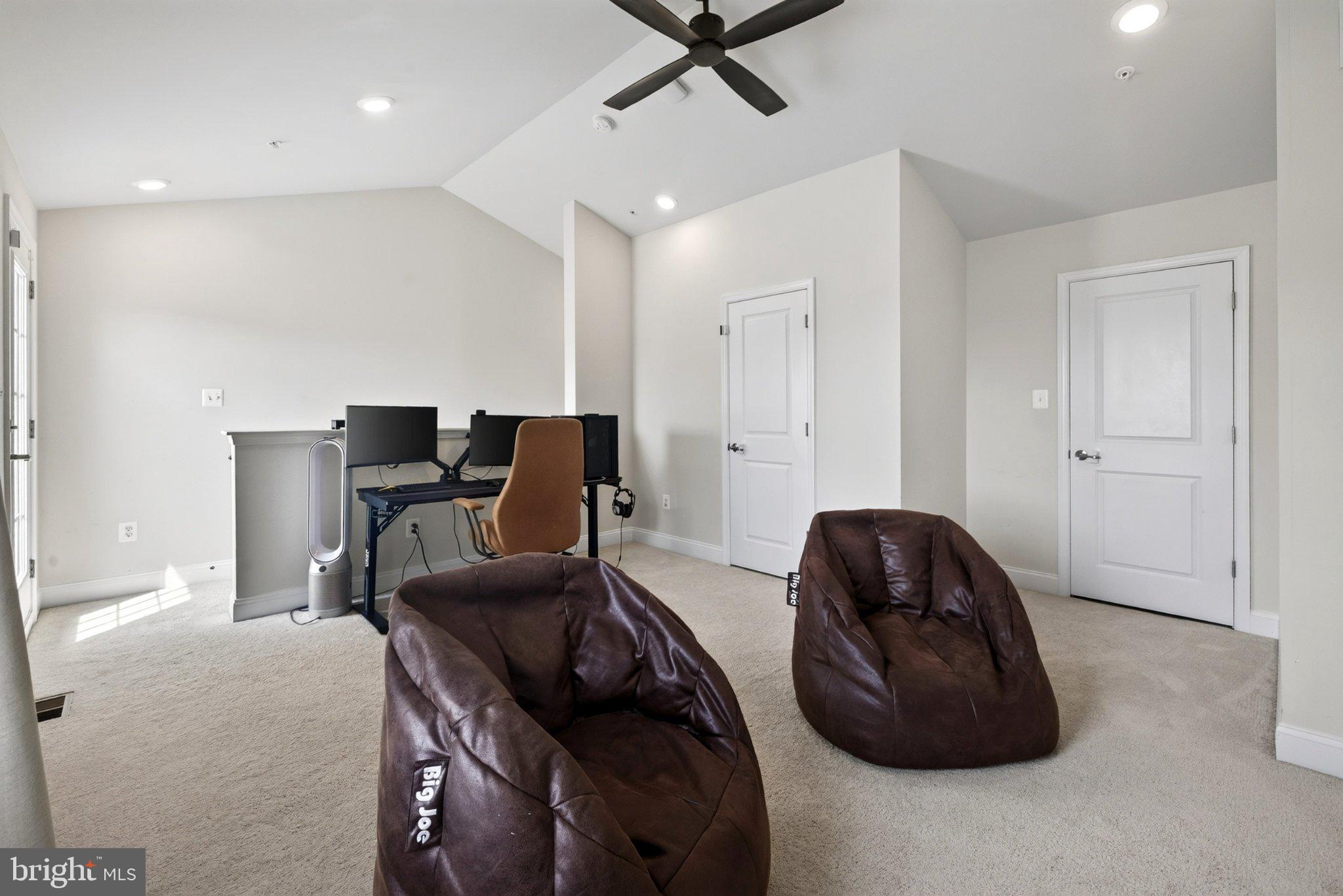 OXFORD SQUARE - Residential