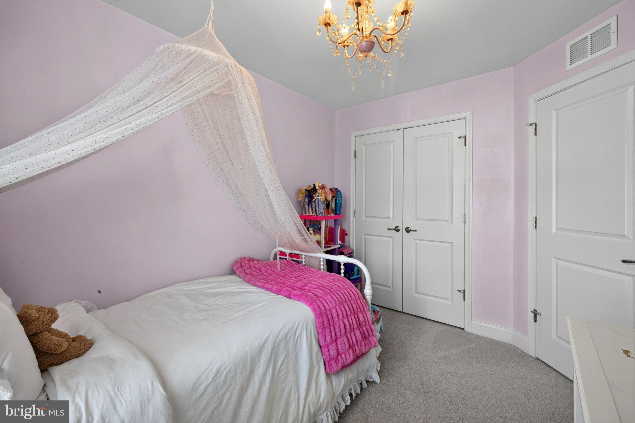 OXFORD SQUARE - Residential