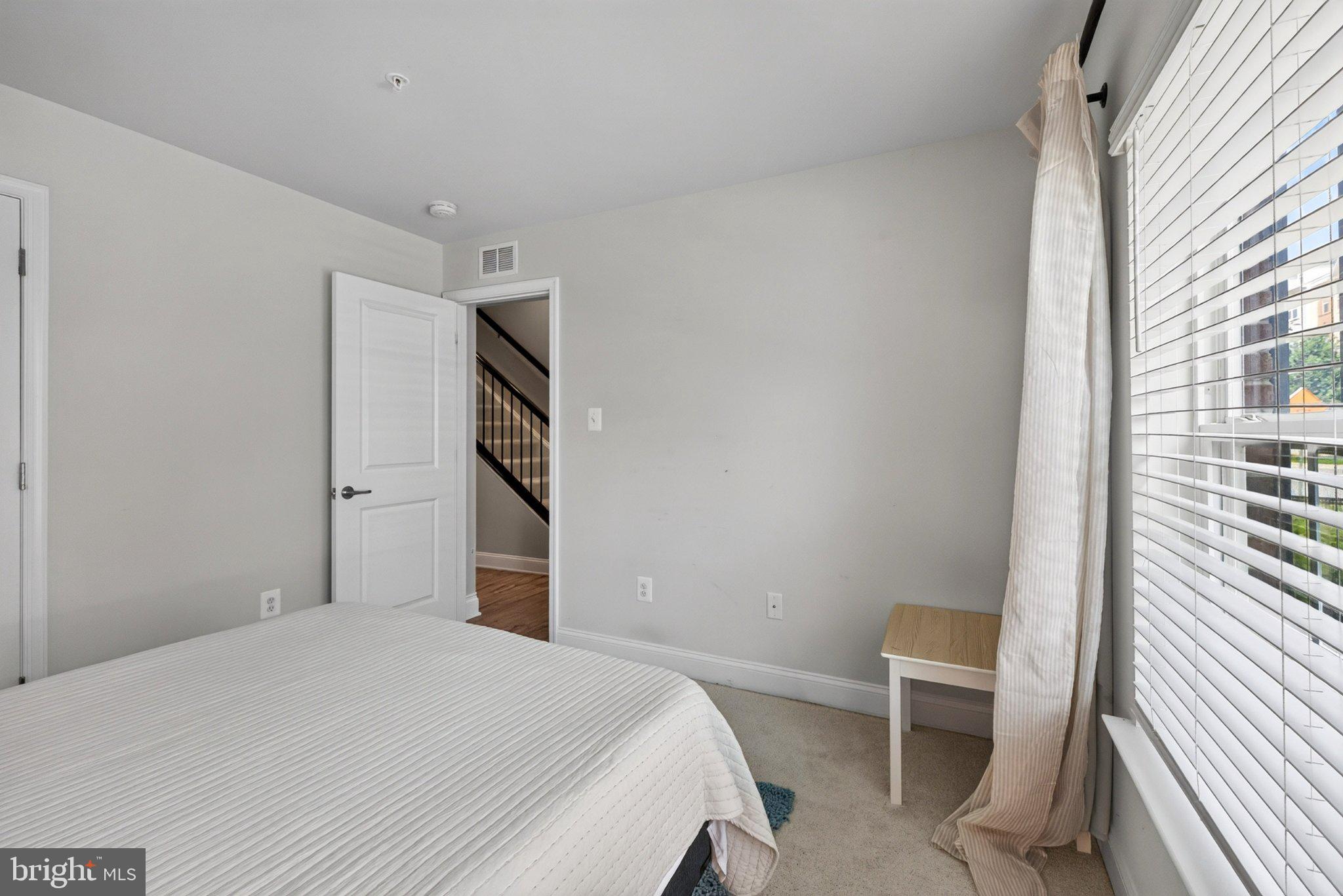 OXFORD SQUARE - Residential