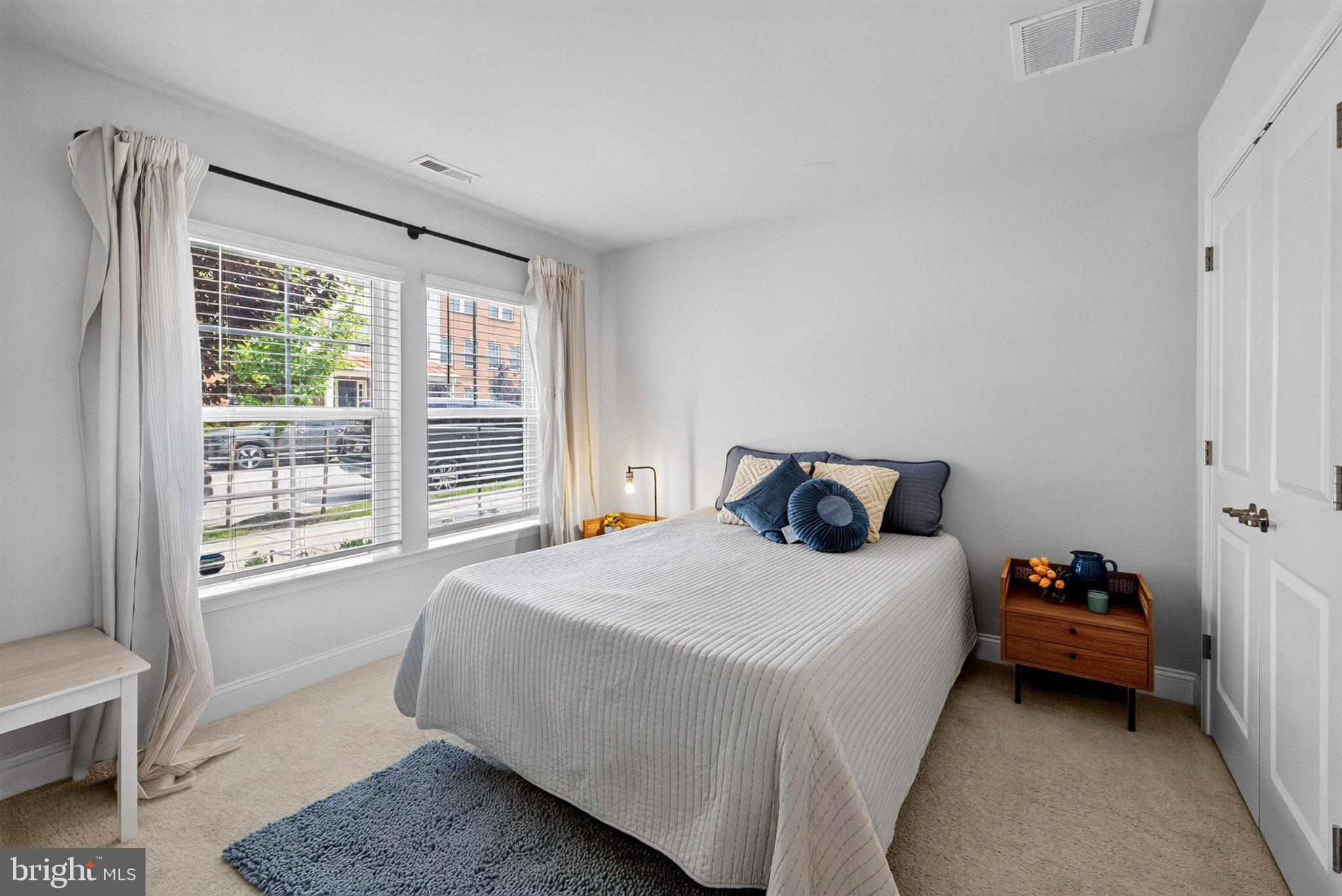 OXFORD SQUARE - Residential