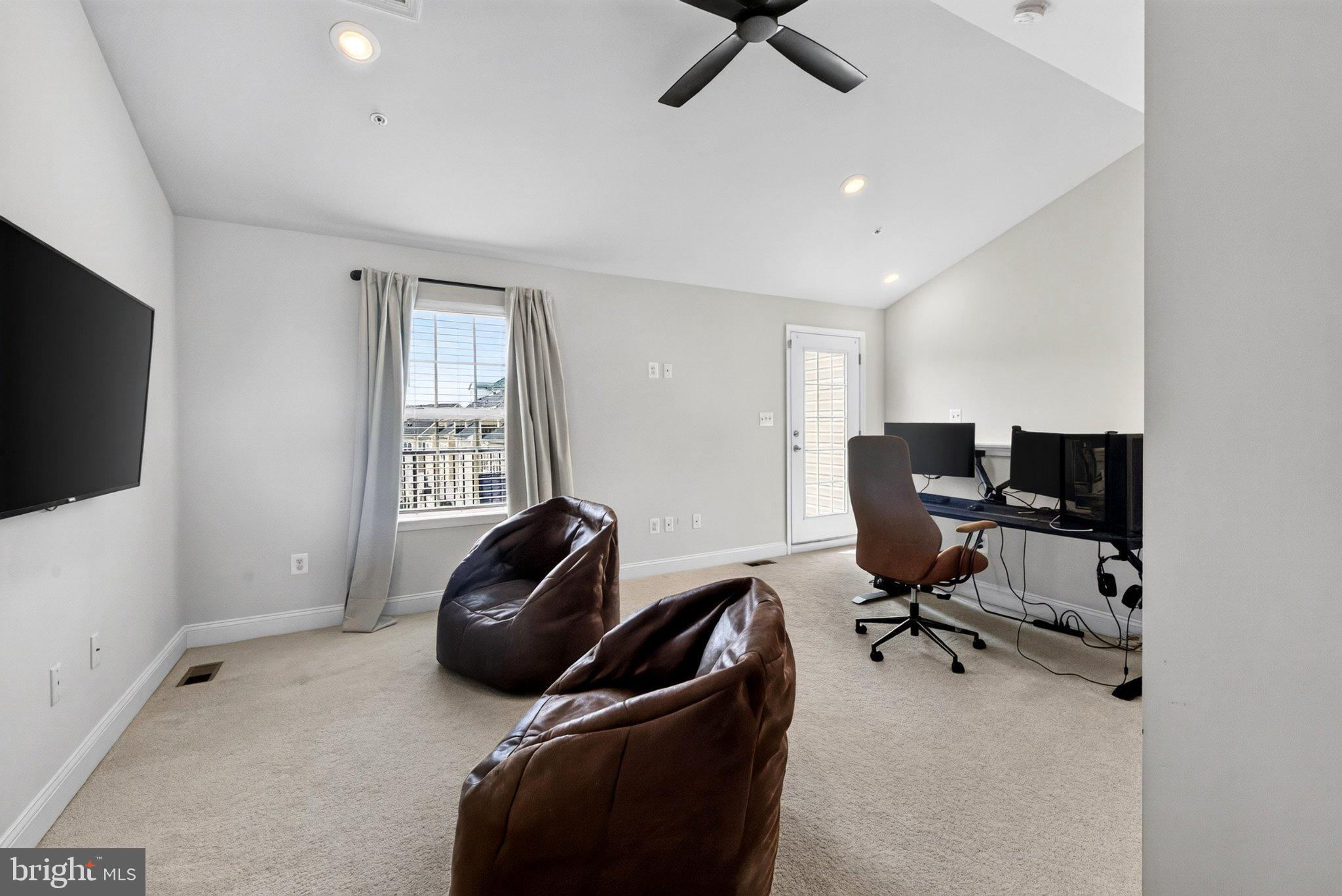 OXFORD SQUARE - Residential