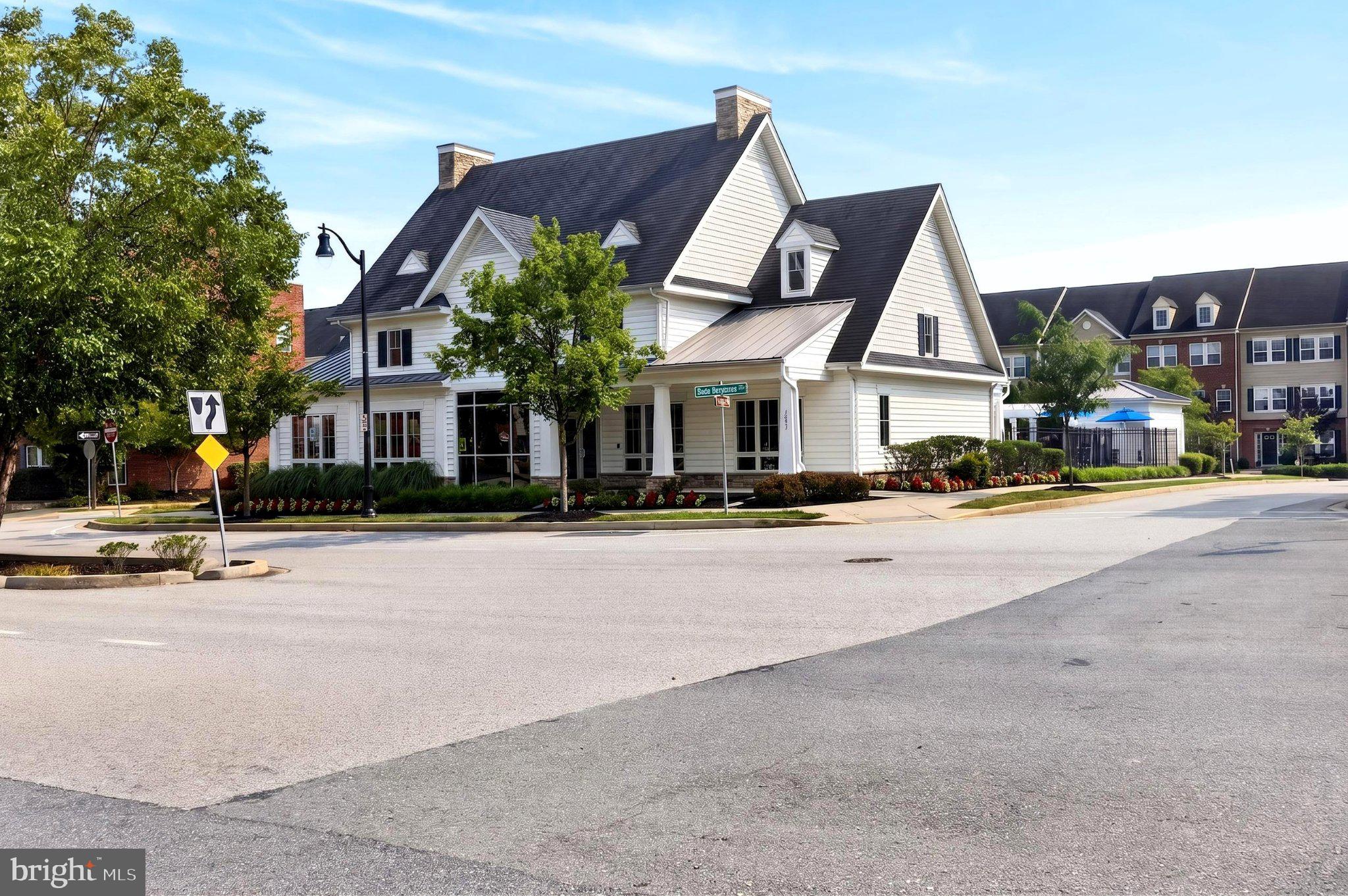 OXFORD SQUARE - Residential