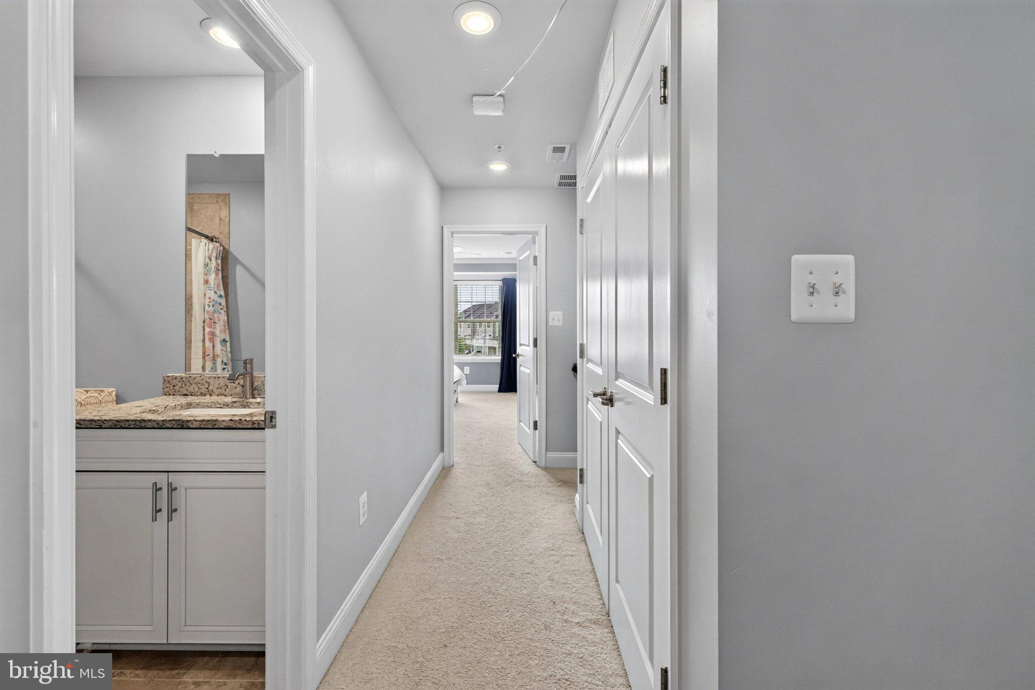OXFORD SQUARE - Residential