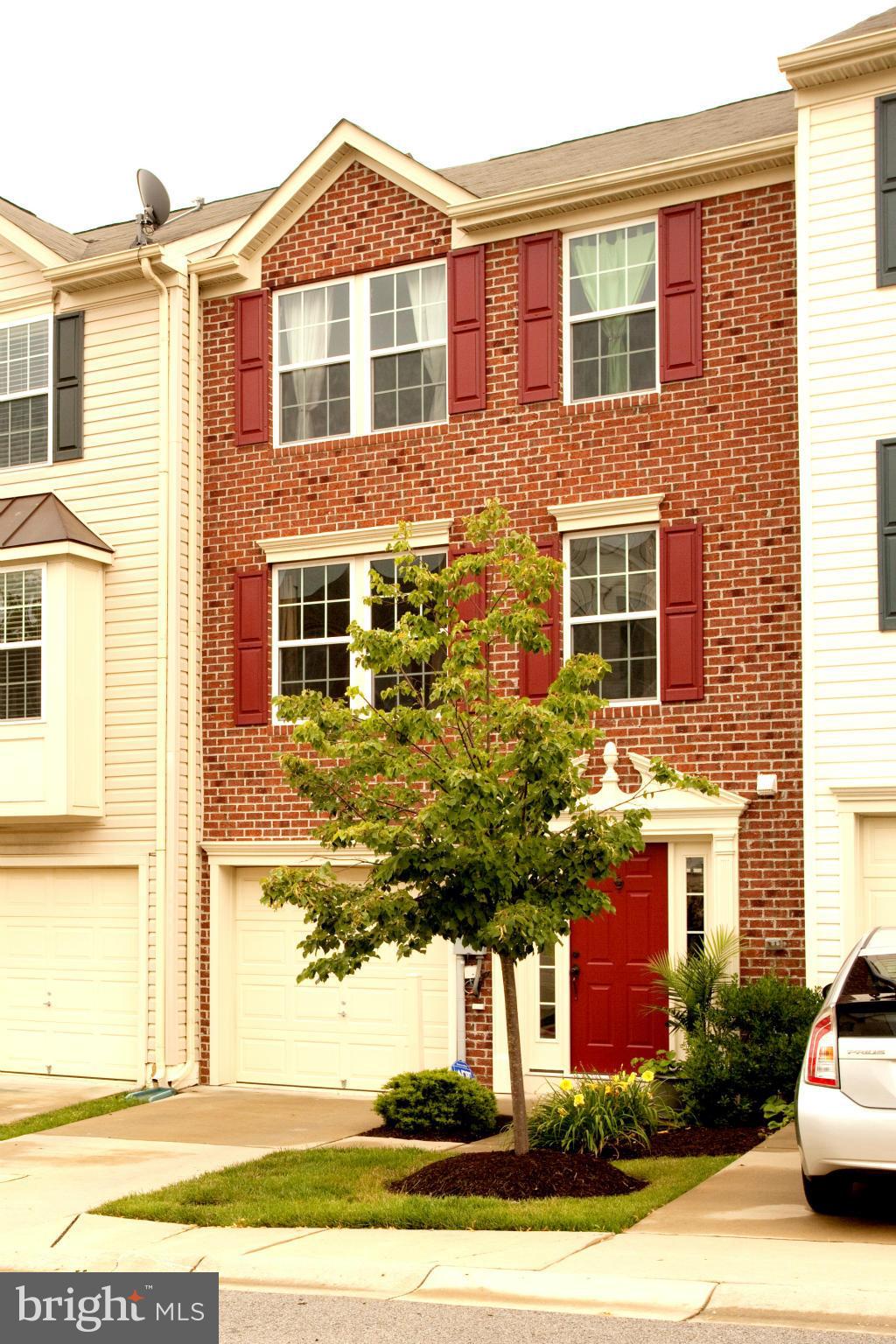 MOVE-IN READY BRICK FRONT GARAGE TOWNHOME W/12 FT BUMP OUTS ON ALL 3 LVLS=2,340 SQFT*OPEN FLOOR PLAN W/LOTS OF NATURAL LIGHT*TRAVERTINE TILES ON 1ST LVL*GLEAMING CHERRY HRDWD FLRS ON 2ND/3RD LVLS*HUGE KITCHEN W/GRANITE, SS APPLIANCES,CHERRY CABINETS,KIT ISLAND*2ND FAM ROOM OFF KIT W/GAS FIREPLACE*HUGE MASTER BR W/JACUZZI TUB,SEP SHOWER,WALK-IN CLOSET*JUST 15 MINUTES TO BALT/BWI/FT.MEADE/NSA