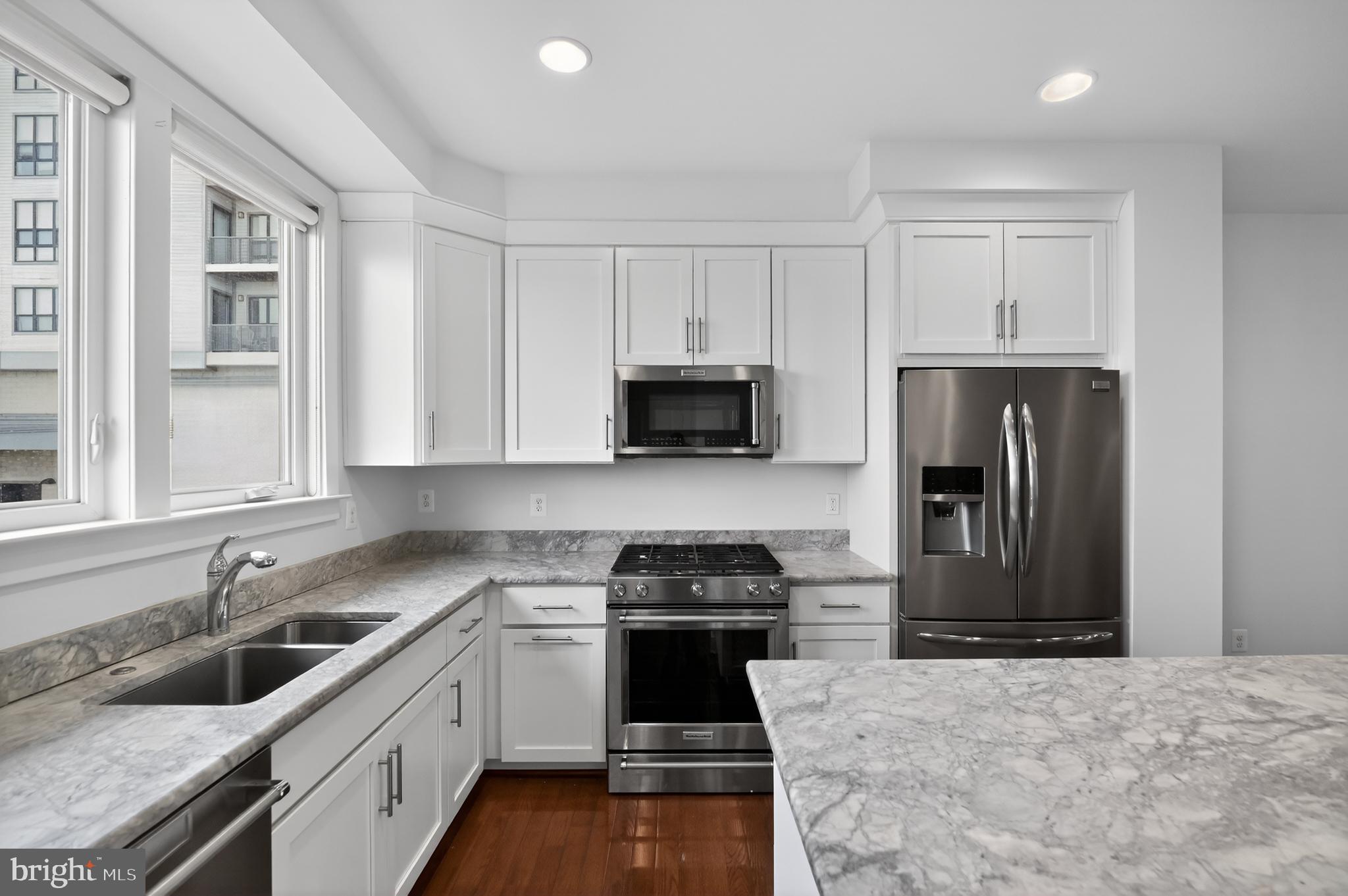 MOSAIC AT MERRIFIELD - Residential