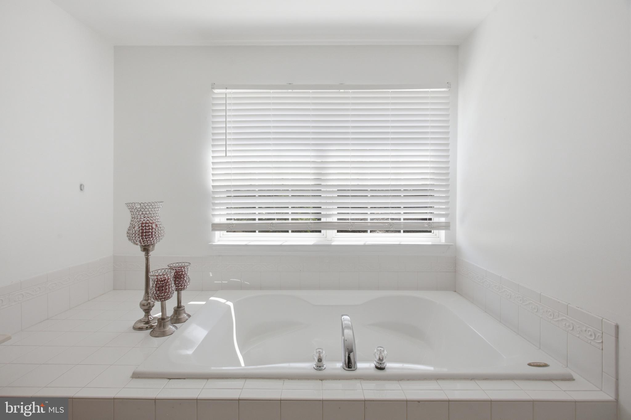 LINWOOD KNOLLS - Residential