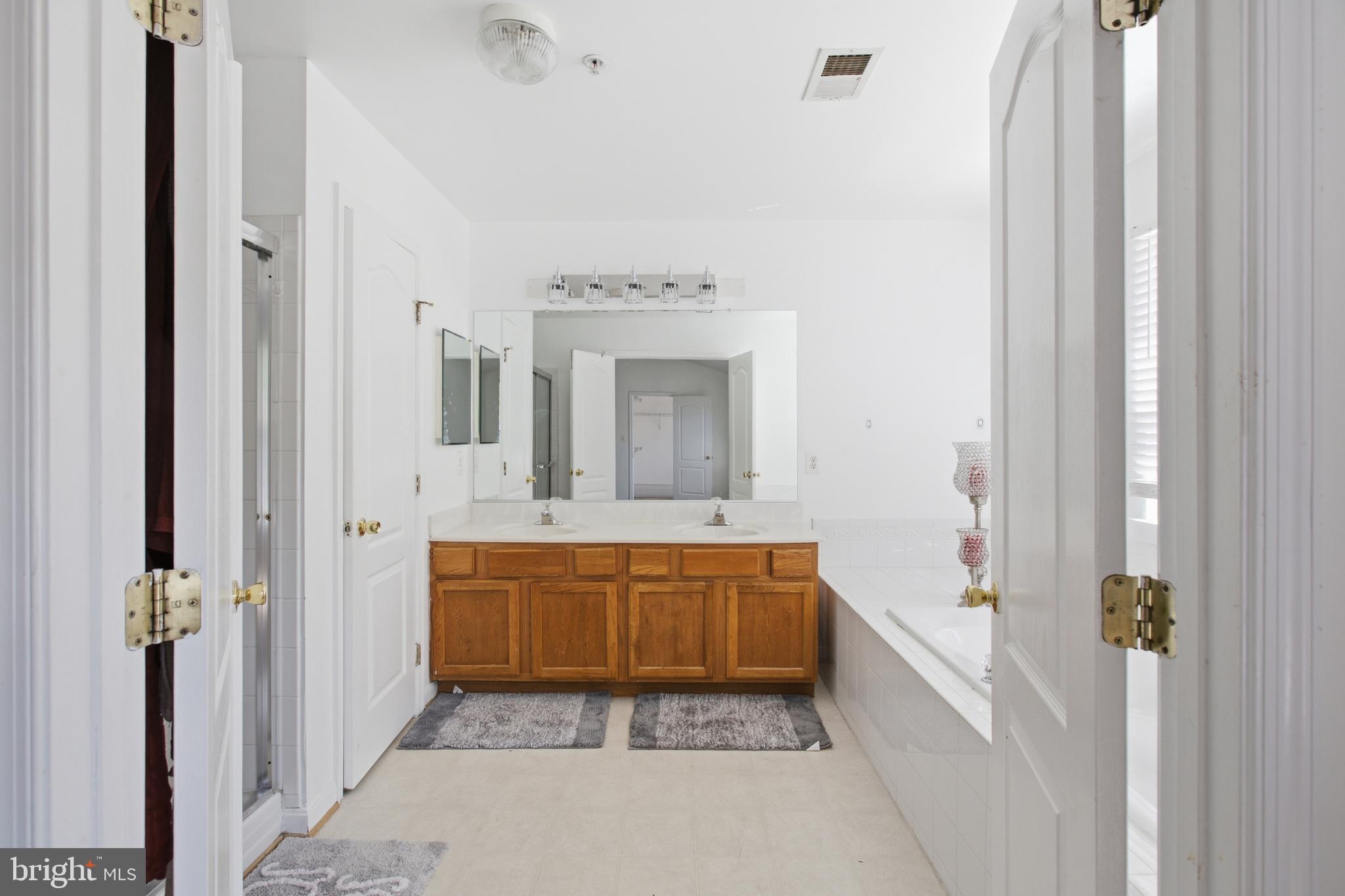LINWOOD KNOLLS - Residential