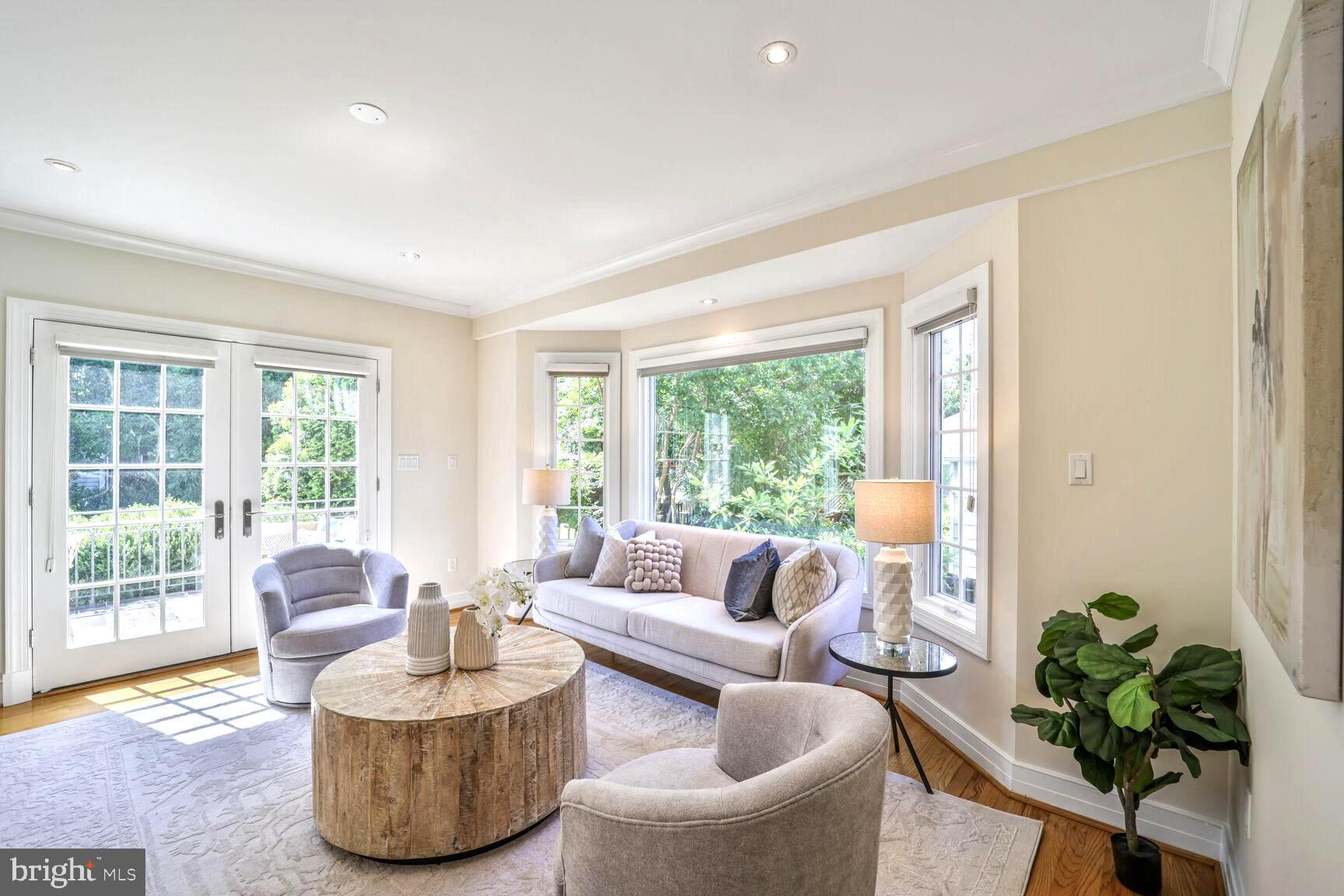 CHEVY CHASE - Residential