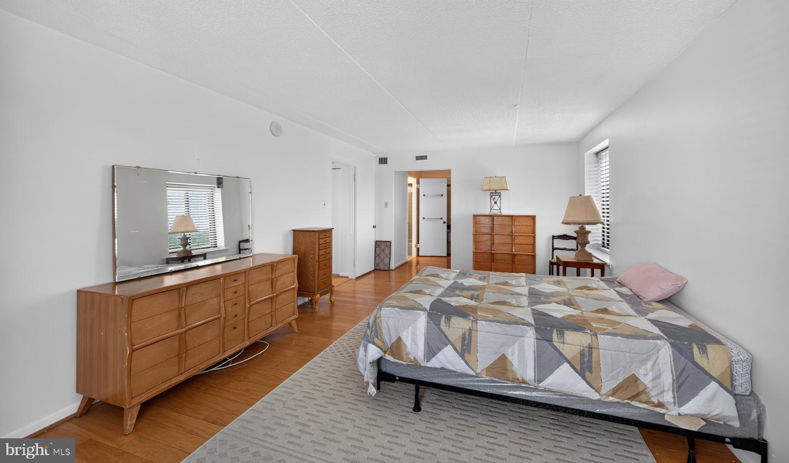 VALLEY FORGE TOWER - Residential