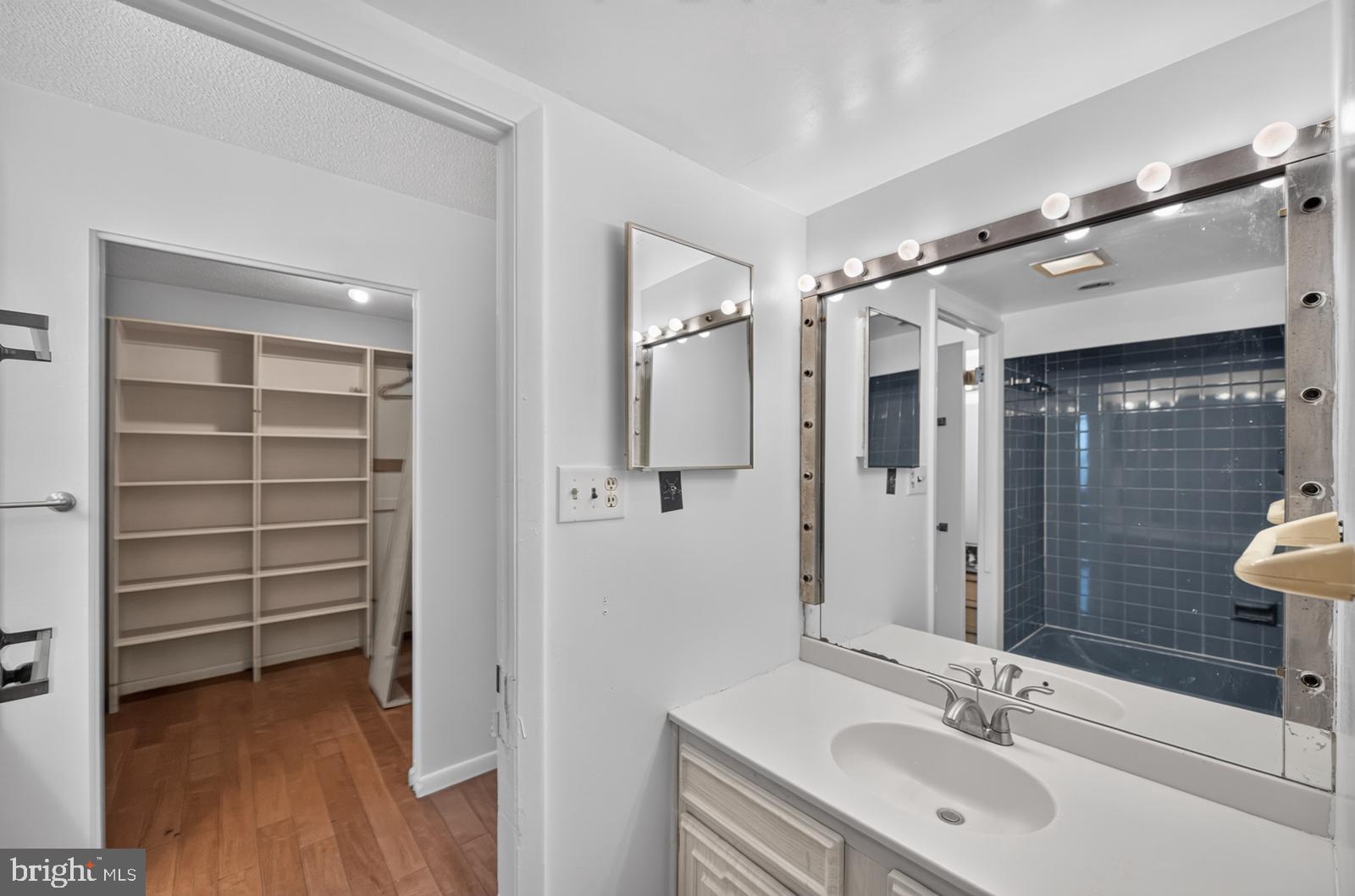 VALLEY FORGE TOWER - Residential