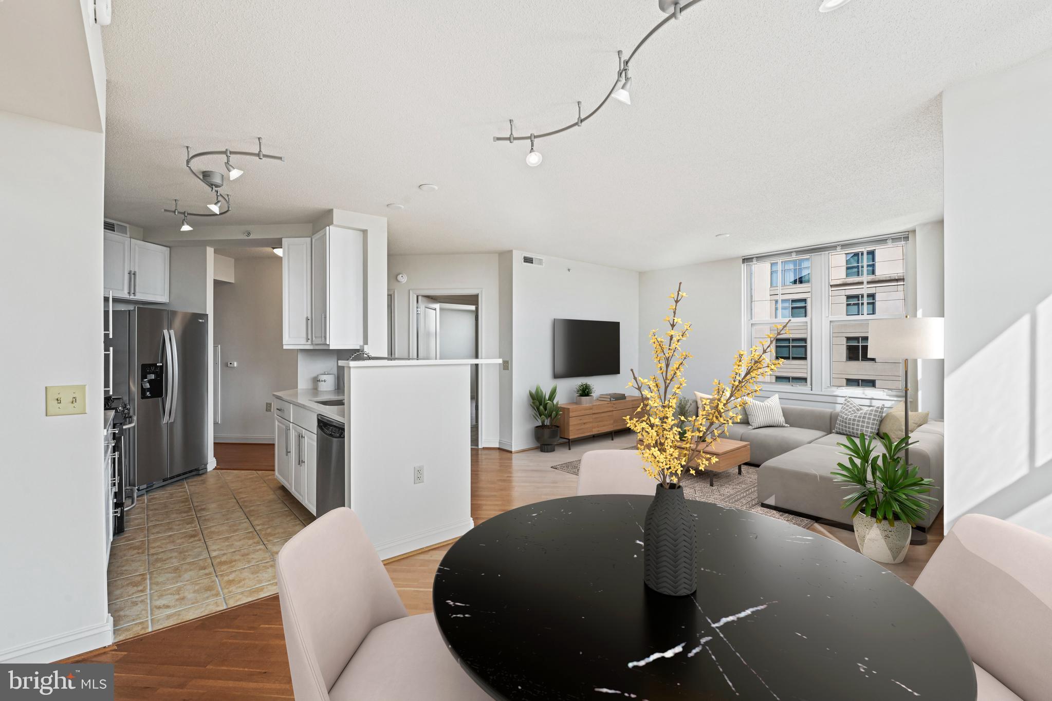 THE MERCER AT RESTON SQUARE - Residential