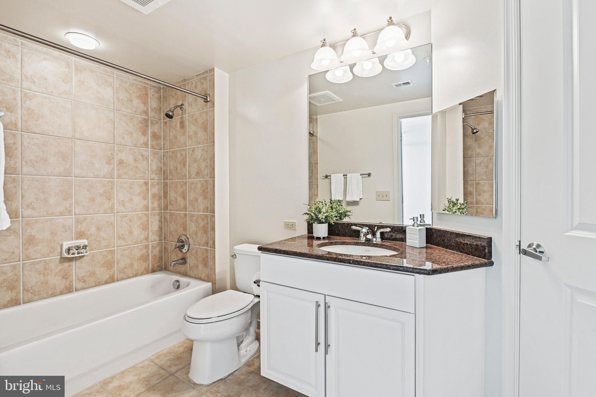 THE MERCER AT RESTON SQUARE - Residential