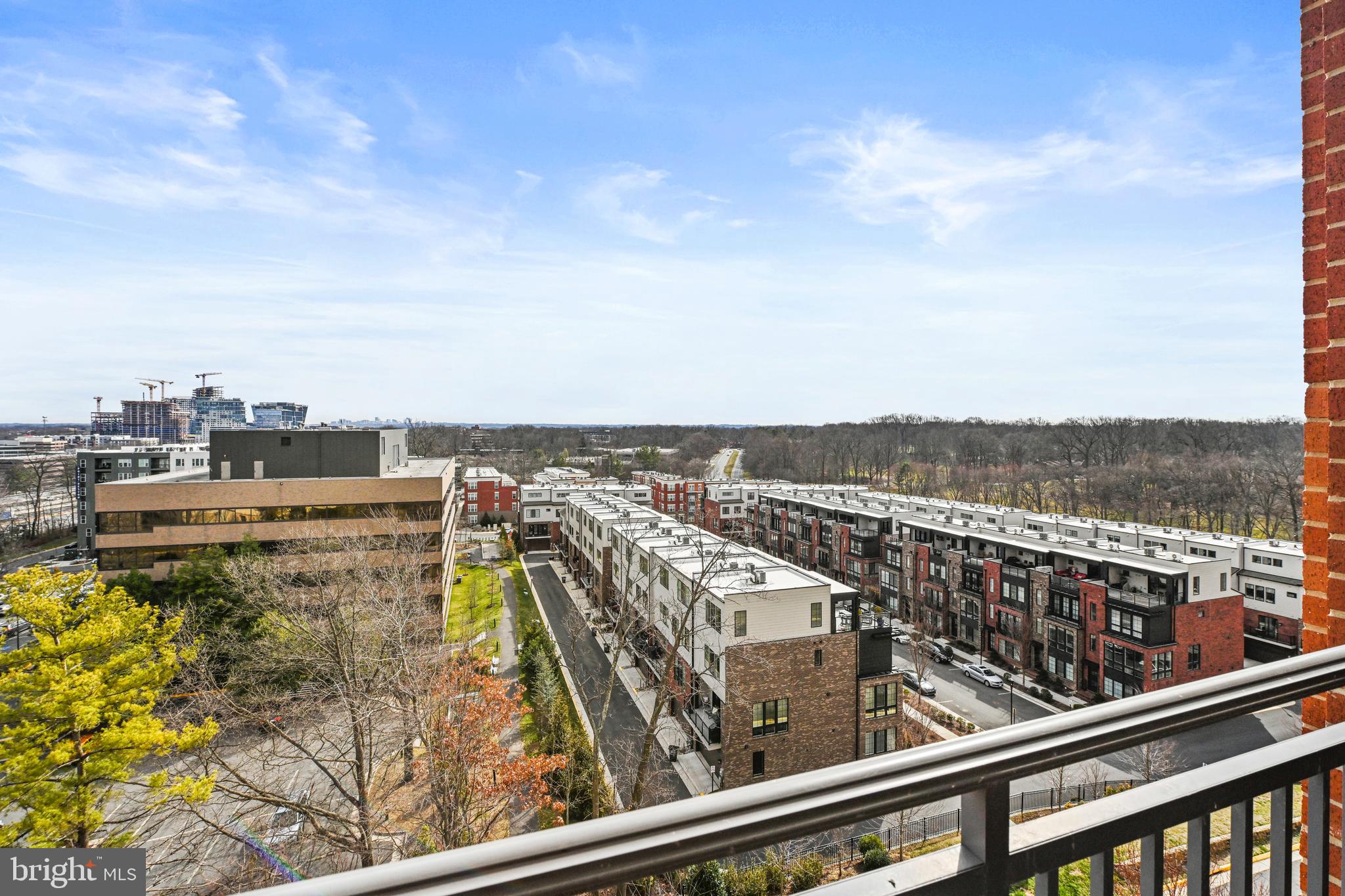 THE MERCER AT RESTON SQUARE - Residential